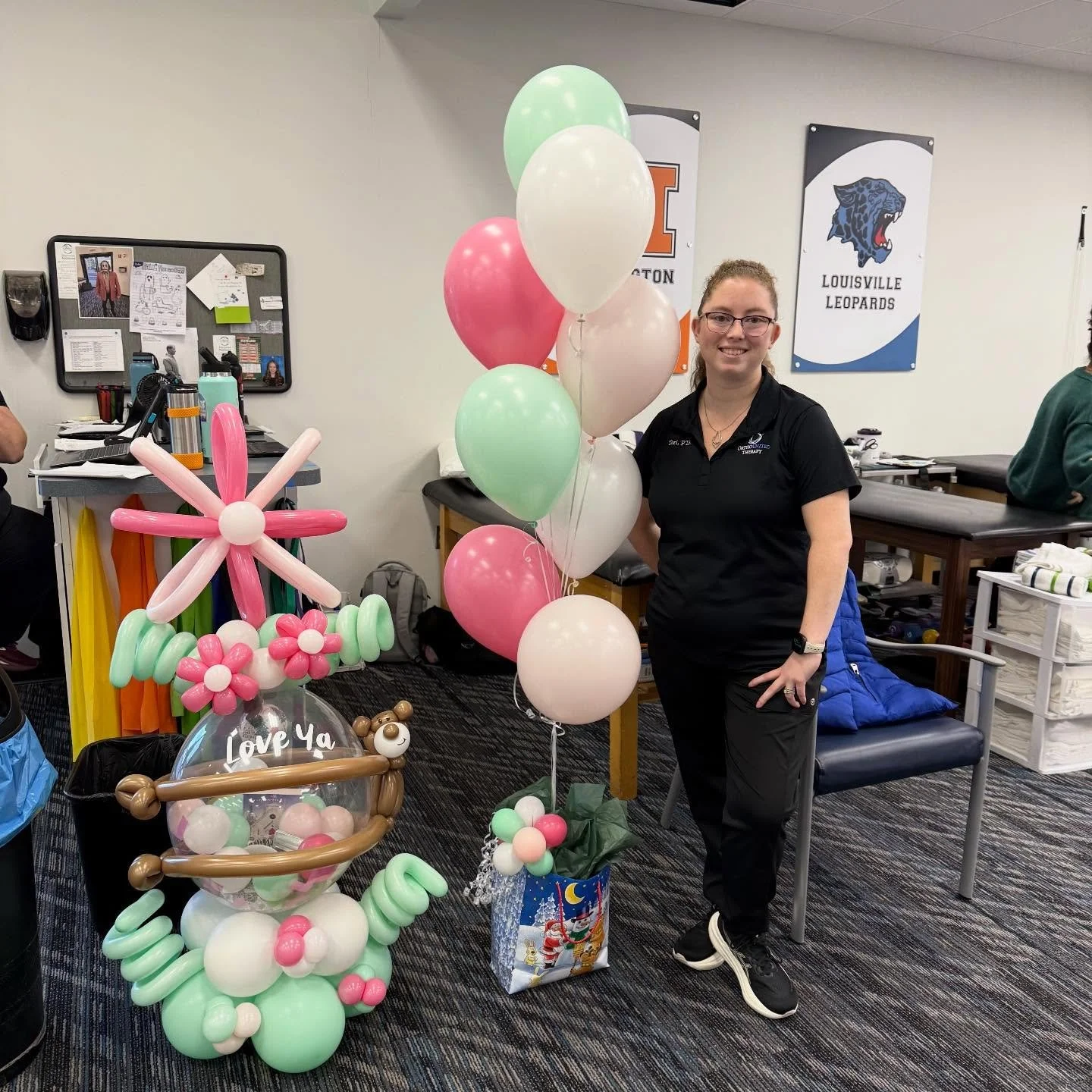 Our personalized Bear Hug Stuffed Balloon Gift &amp; Balloon Bouquet. A perfectly poppable surprise thank you gift for Tori!

What gift would you put inside a stuffed balloon? You know where to find us!

#stuffedballoons #stuffedballoongift #balloonb