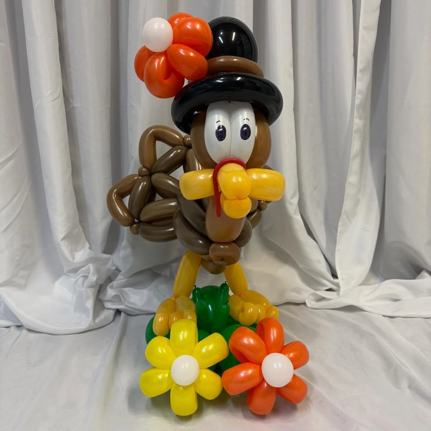 We have so much to be grateful for. A huge thank you to all of our clients and followers for supporting our small business. Happy Thanksgiving from our family to yours!
#happythanksgiving #balloondecoration
#thanksgivingballoons