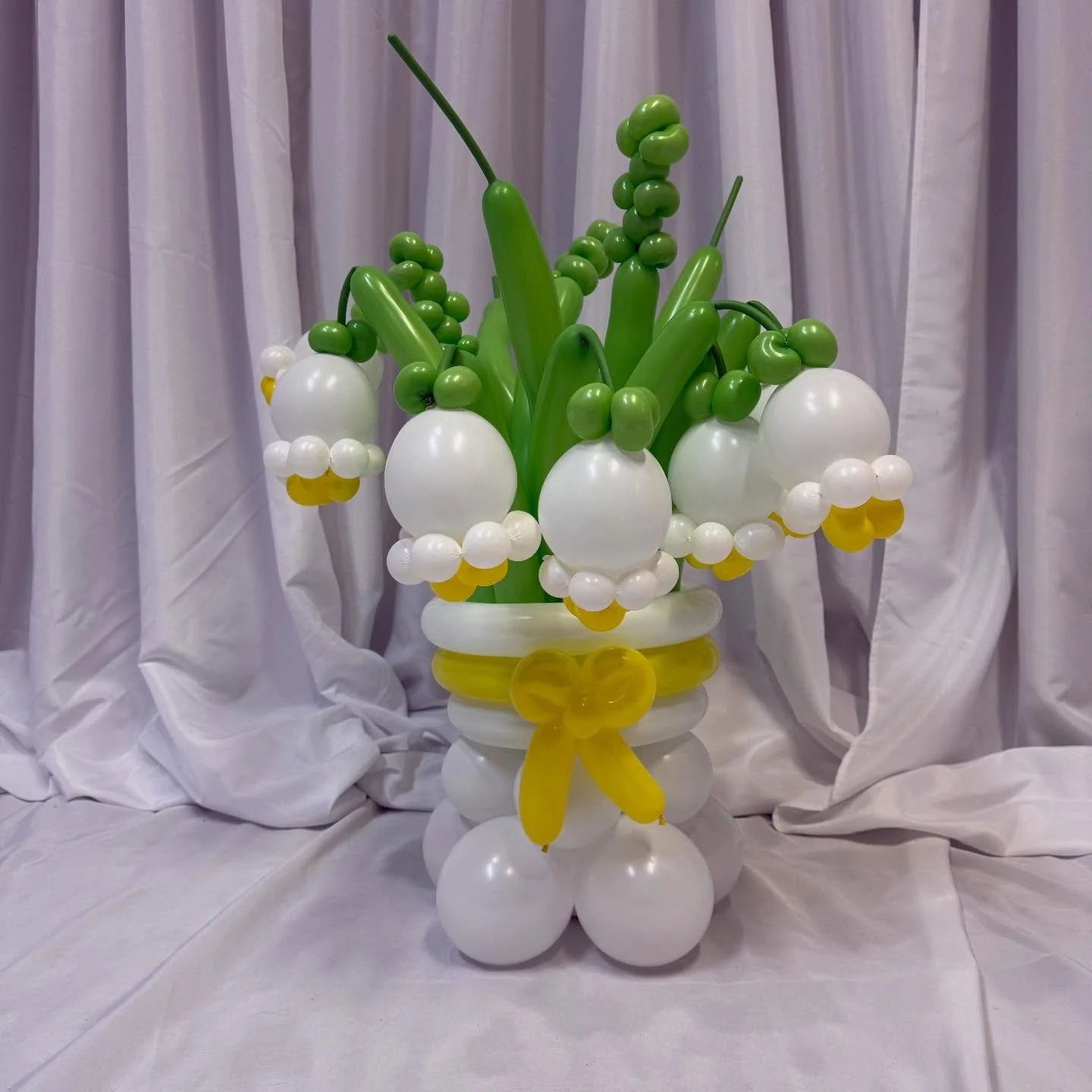 Our Lily of the Valley Sympathy Balloon Bouquet is a gentle reminder that love, memories and small bursts of color can uplift the heart!
#lilyofthevalley #flowerballoons #sympathy
#sympathyflowers #celebrationoflife #celebrationoflifeflowers
#funeral