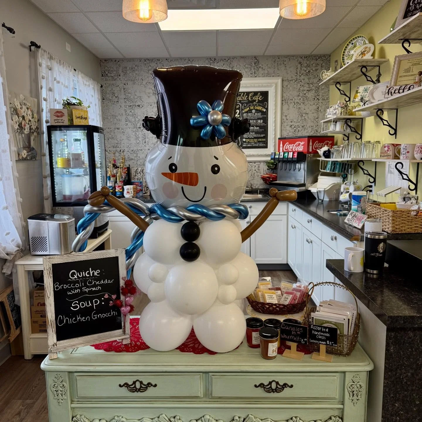 Do you want to build a snowman?
Our Winter Snowman Stack is a wonderful smile maker!
#snowman #snowmanballoon #balloonstack
#winterwonderland #winterwonderlandballoons