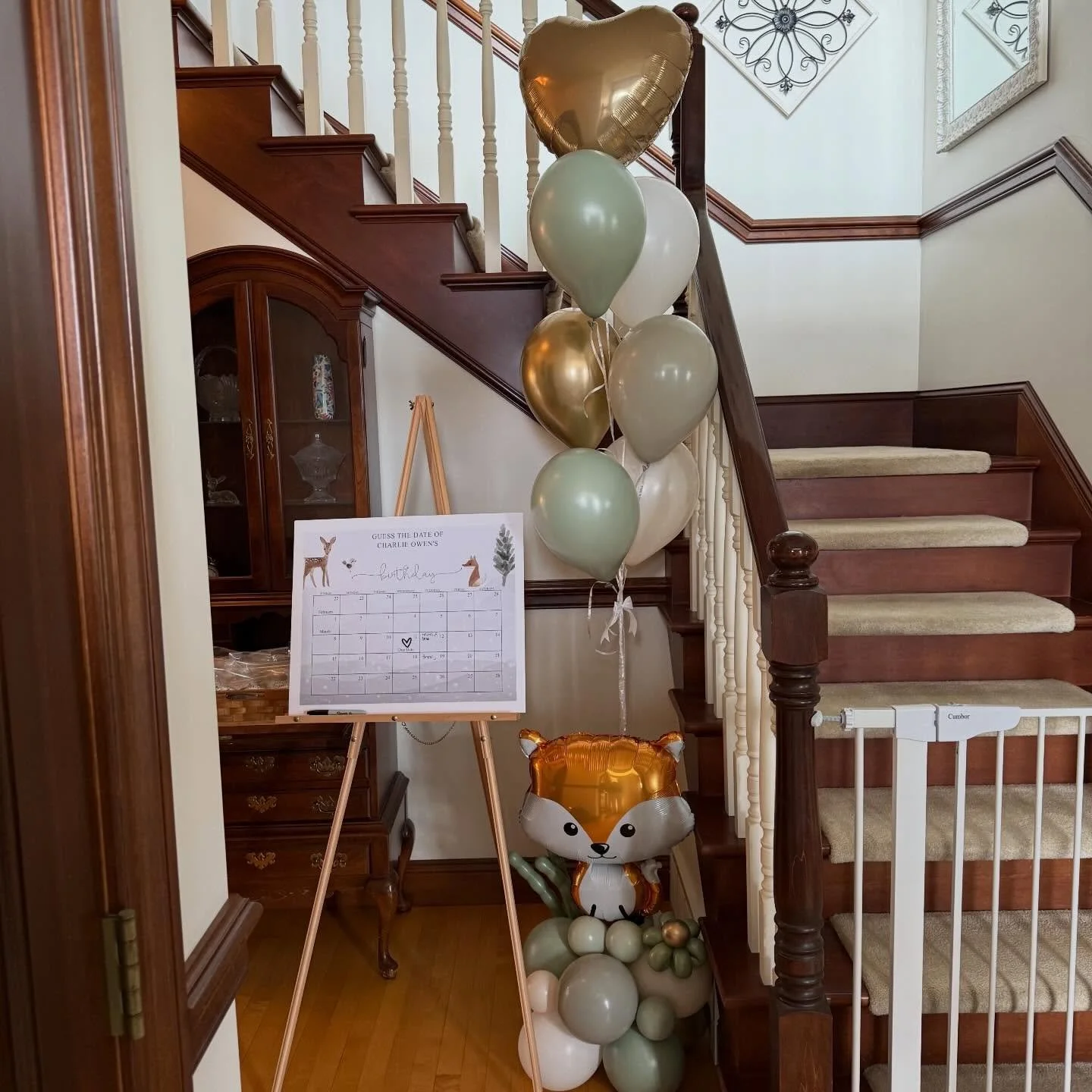 A woodland animal theme is a classic, and our adorable balloon bouquet welcomed the guests to the lovely baby shower!
#woodlandbabyshower #balloonbouquet
#balloondecoration #balloonstylist #ballooninstallation