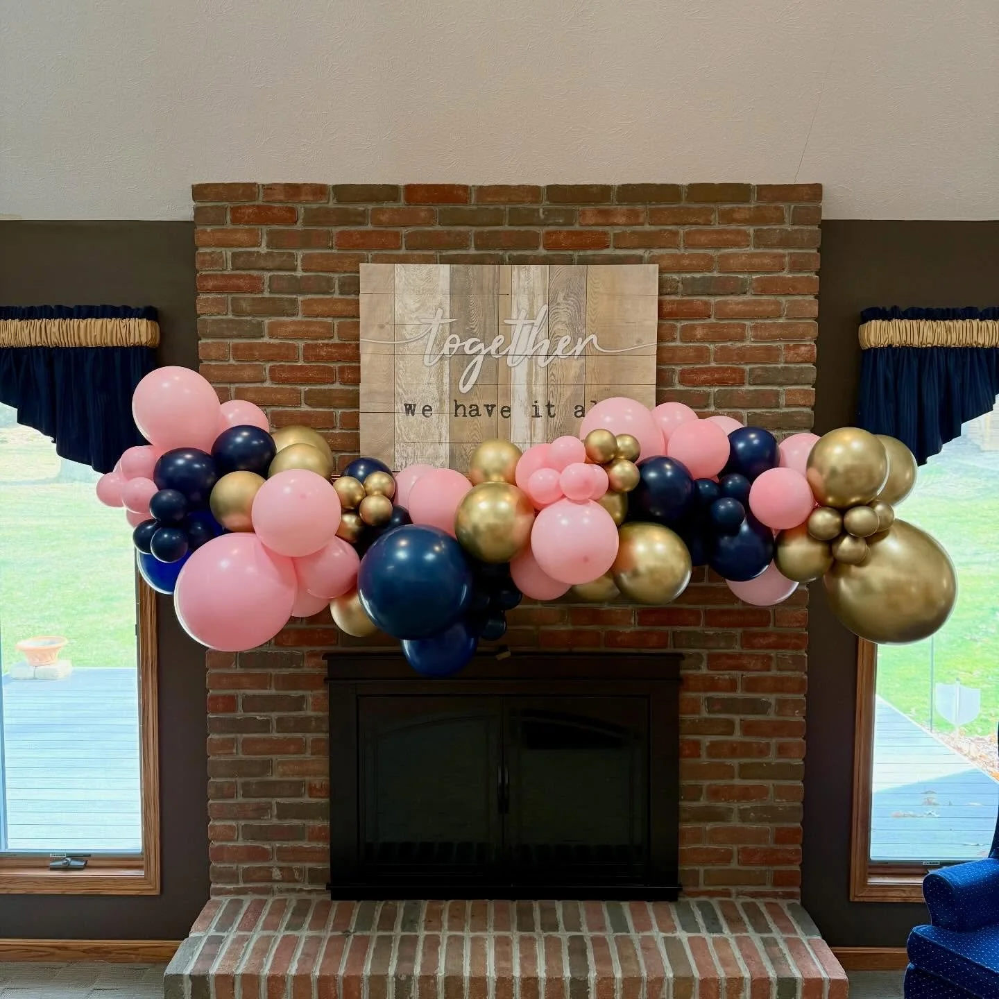 A beautiful balloon garland for a 40th birthday party!
#balloongarland #balloondecor 
#40thbirthdaycelebration #birthdayballoons