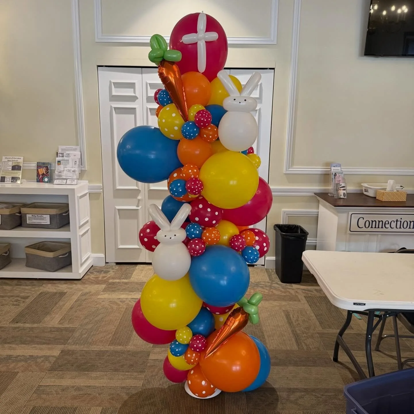 Easter is Coming! 
#peeps #easterdecor #easterballoons #ballooncolumns