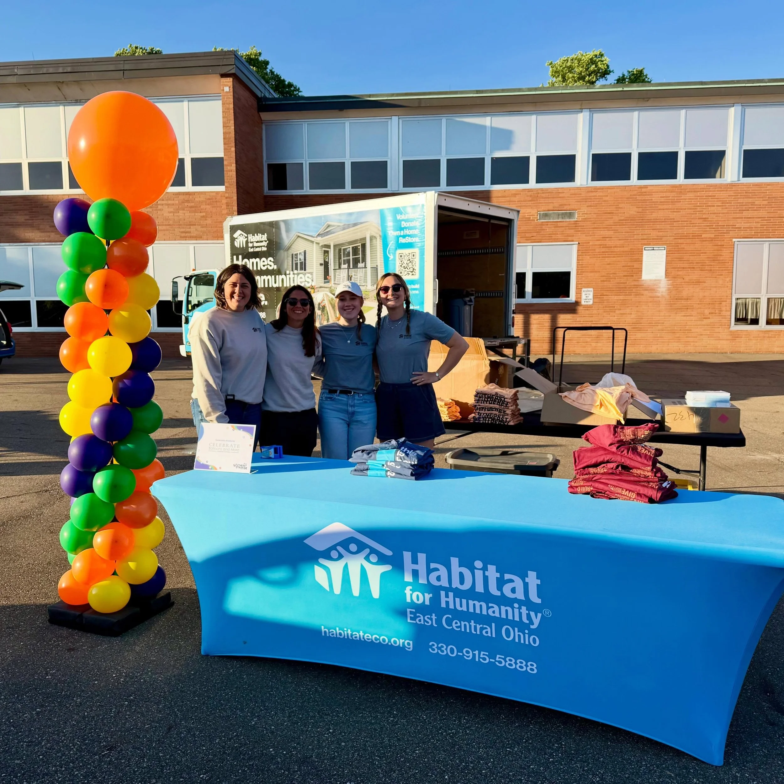 So happy to partner with Habitat for Humanity ECO at the Southeast Stride 5K. Celebrating community and bright futures!
#habitatforhumanityeco #cantonballoons #ballooncolumns
#balloonclusters #cantonballoonartist