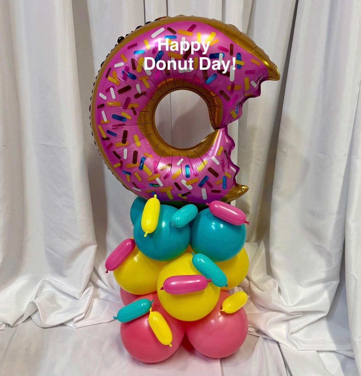 Celebrate National Donut Day with balloons that look good enough to eat (but please don&rsquo;t).
 
#nationaldonutday #donutday #balloonstack
#eventdecoration #cantonballoons