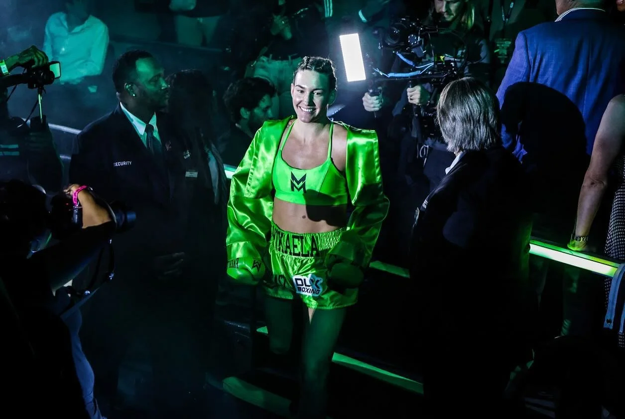 AND THE NEW&hellip; @WBO WELTERWEIGHT CHAMPION @mikaelamayer 👑👑👑 

@coachalmitchell @kjantuah_ @fitnessbytobler @georgeruiz 
@perfecting_athletes 

📸: @jp_yim #WBO #Champion #MikaelaMayer #RyanMayer @thegarden #FightoftheYear #WomensBoxing #Madis