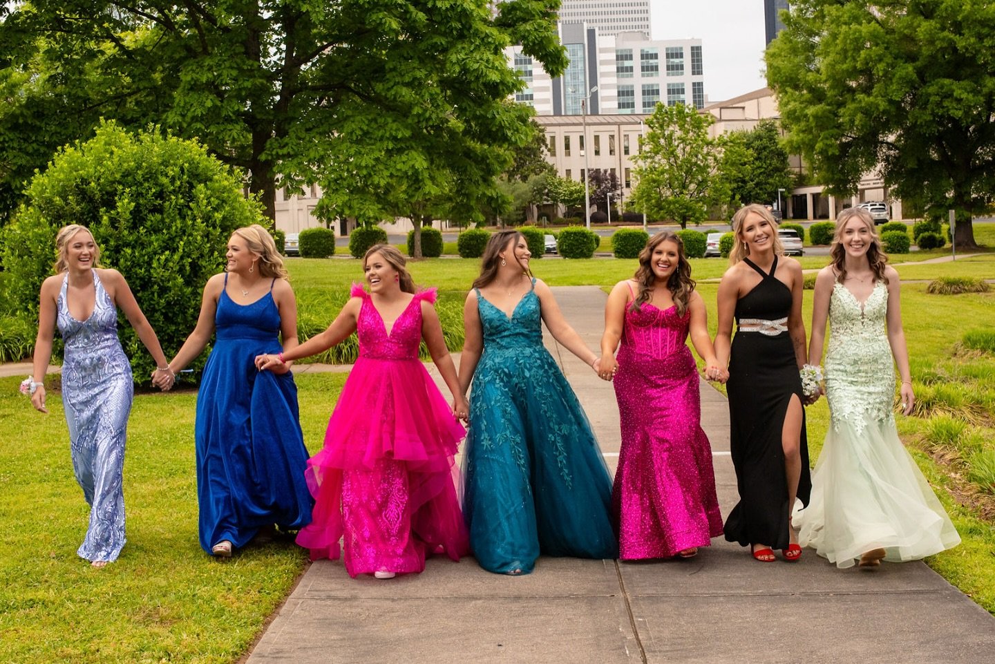Prom season is upon us!! Don&rsquo;t forget to book asap to grab some deals for your prom session! 🪩 📸 

#prom #promphotography #promnight #prompics #shelby #shelbync #shelbyphotographer #shelbyphotographyseniors