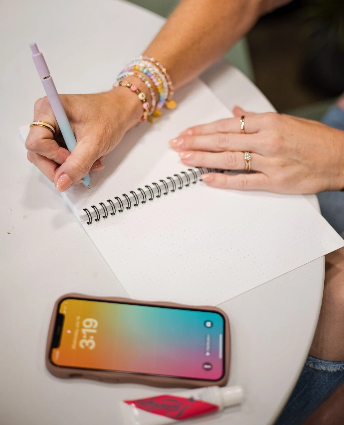 Phone, coffee, lip gloss, and a journal full of ideas&hellip; some days that&rsquo;s the perfect toolkit. ✏️ Especially as a mompreneur, carving out time for your goals is everything.⁠ 📋 What&rsquo;s in your toolkit?
.⁠
.⁠
.⁠
#YouHandledThatPerfectl