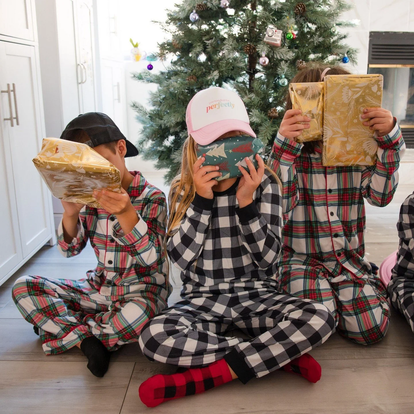 It&rsquo;s here! Merry Christmas 🎄✨

Drop a 💖 if your heart feels full this morning.
⁠
⁠
#youhandledthatperfectly #podcast #podcastcommunity #momlife #millennialmoms #mompreneurlife #mompreneurcommunity #christmas #holidaymagic⁠
.⁠
.⁠
.⁠
📸 @workpl