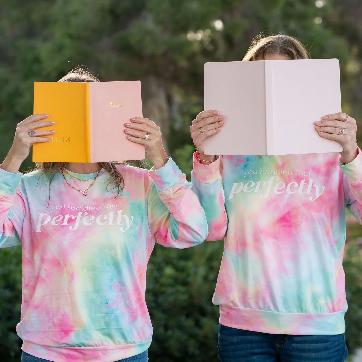 BRB &ndash; reading about how to be organized like we didn&rsquo;t just record an entire episode on it. 📓⁠
⁠
Clutter? Never heard of her.⁠
(Please don&rsquo;t open our junk drawer.)⁠
⁠
In our latest episode, we did a deep dive into organization and 