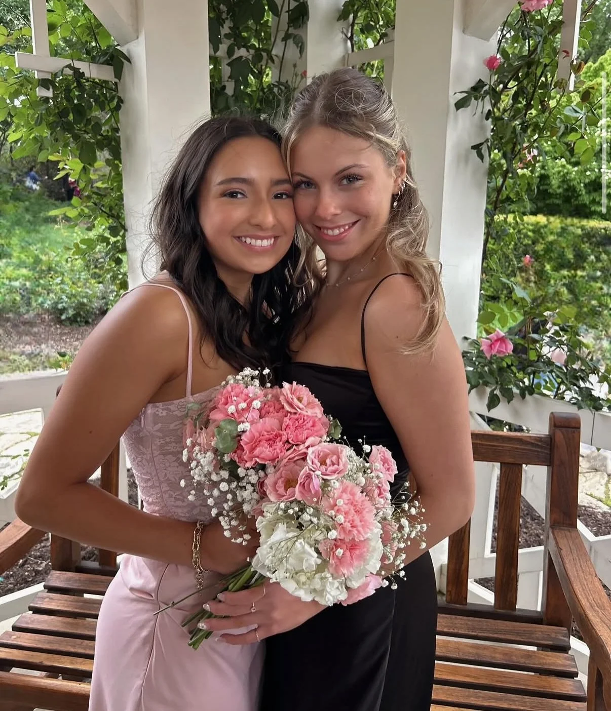 Let&rsquo;s flash back 4 months to some of these prom tans 🤪 💖😍🫶✨
Don&rsquo;t forget hoco is coming sooner than later; don&rsquo;t forget to secure your spot in my books! 
#promtan #hocotan #travelspraytan #centralpaspraytan #centralpa