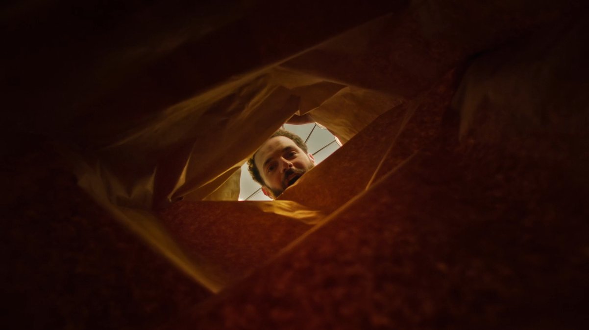 SHOT 8 – PROBE LENS
Inside Pupford dog food bag. Mom scoops.