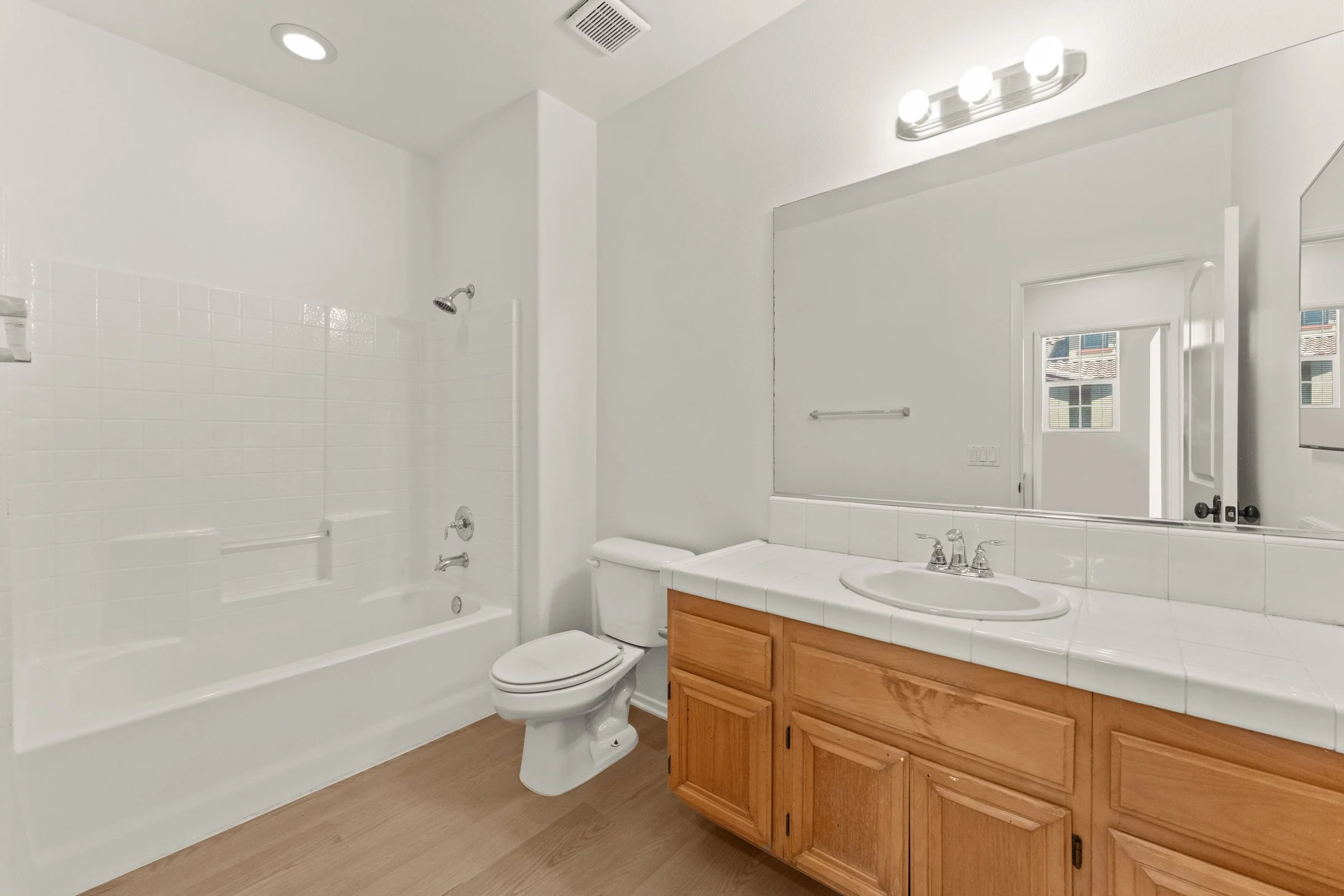 3626 W Devonshire Ave-24.jpg