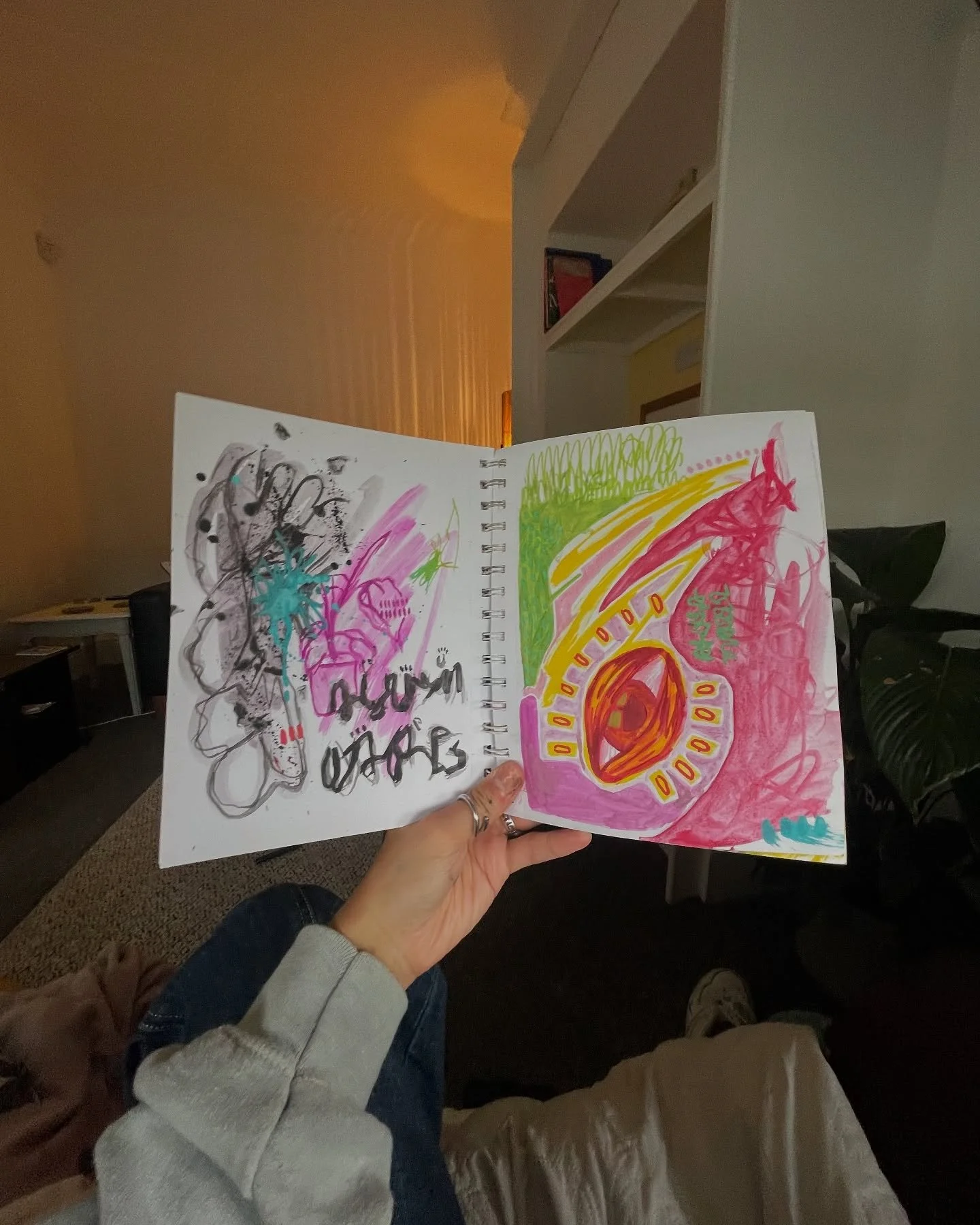 Sunday sketchbooking ðļ
#sketchbook #artist #sketching #watercolour #watercolourpainting #acrylicmarkers