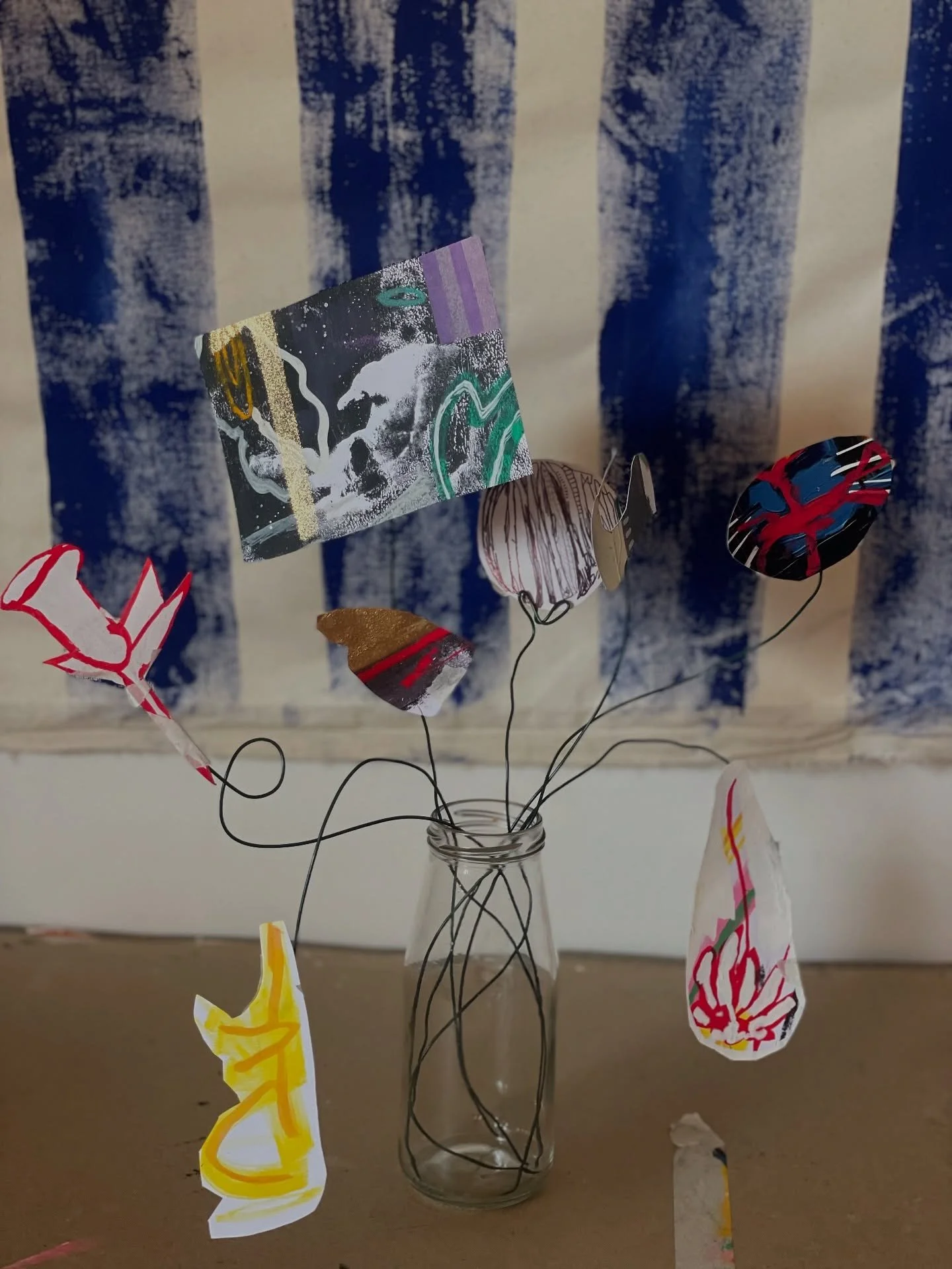 Playing with wire ðĨ
#artist #wire #wireart #mixedmediaartwork #boquet #artistsofinstagram
