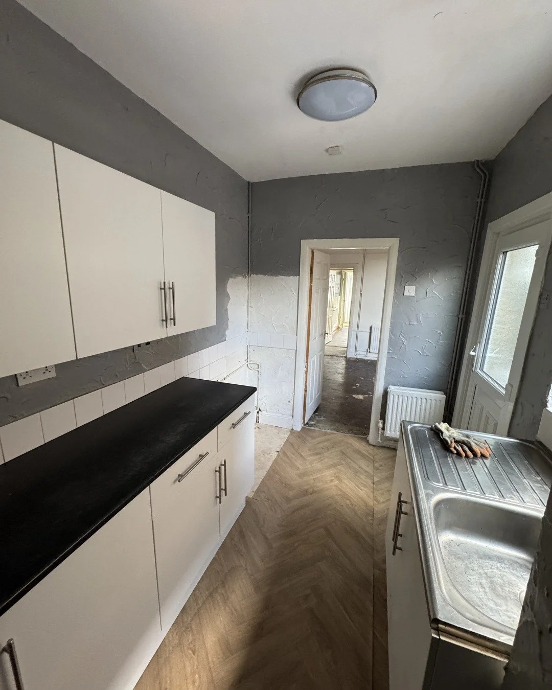 A solid starting point, ready to be reworked into a more functional and modern space.

#ReliablePropertyUK #KitchenBefore #BeforeTheTransformation #PropertyRefurbishment #UKHomes