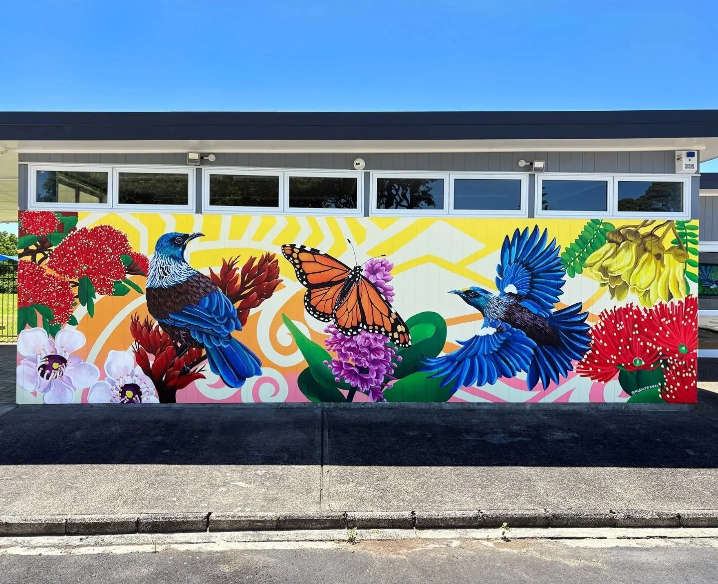 Just in time! My latest mural welcoming new students for term one, and what a colourful way to kickstart their first year. 😁🙌

It&rsquo;s been so special creating something that brings joy to people&rsquo;s day. I received a few hugs from students 