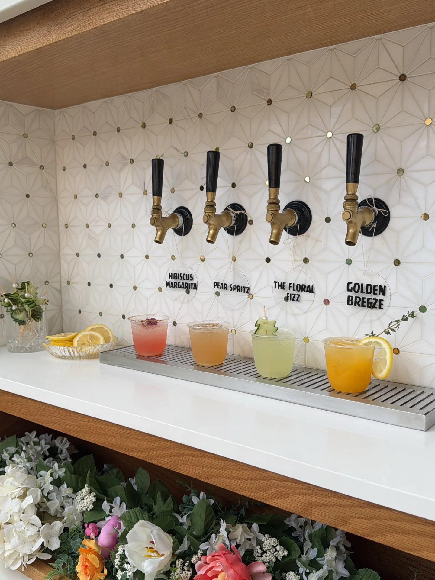 Throw back to some of our favorite drinks 🍸