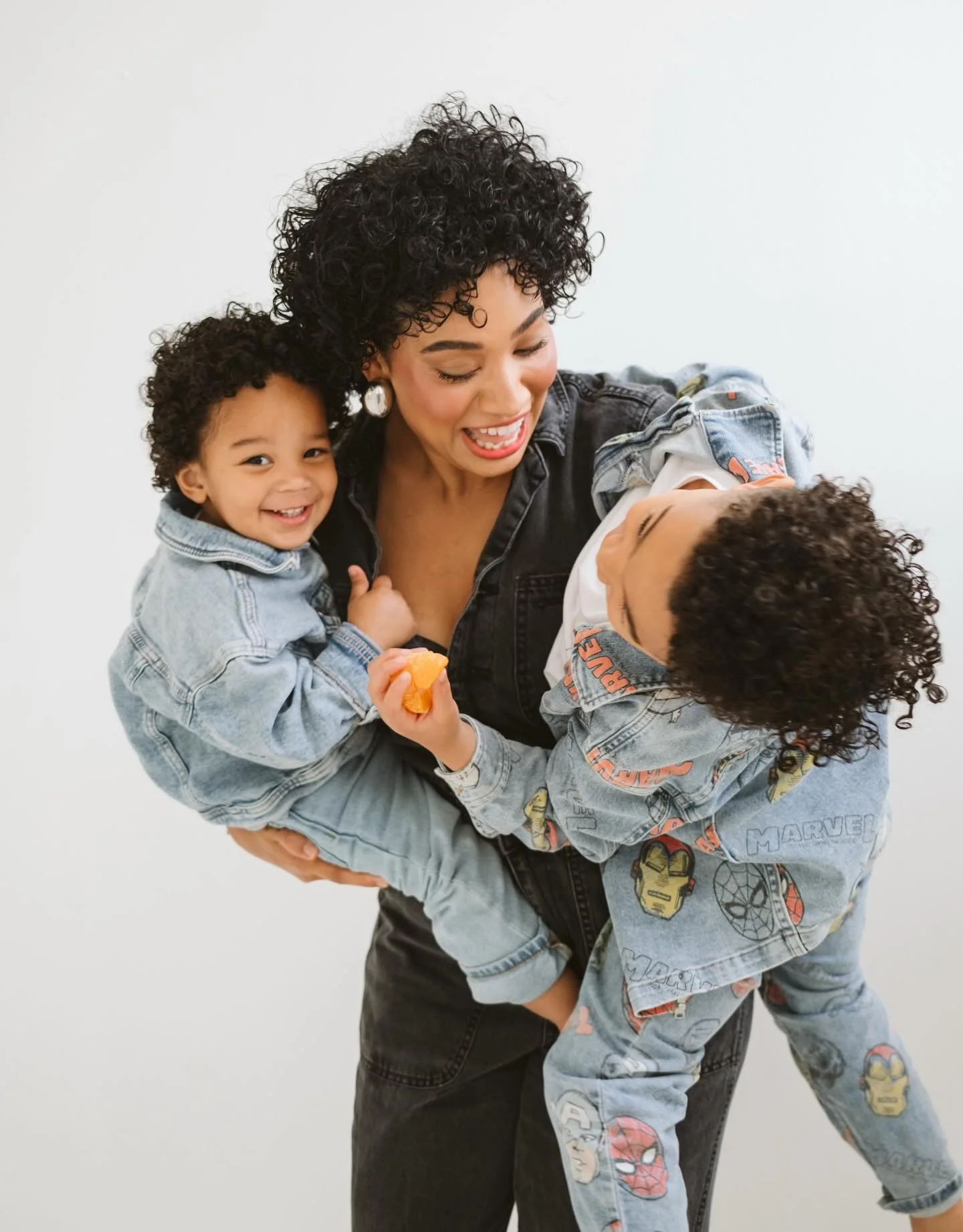 This felt really special last year, so we&rsquo;re doing it again. All of the magic without the need to work it into the budget. These Motherhood Mini Sessions are specifically for families that may not be able to spend big money for family photos ri