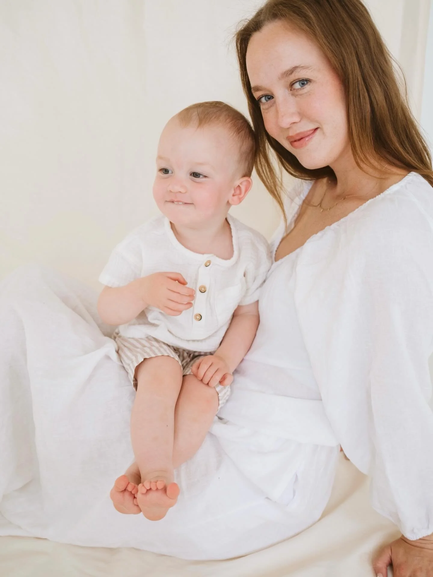 Motherhood Minis email just went out to those on the list! Pay what you can options available for those who need it 🤍 Any open spots will be posted on Friday!