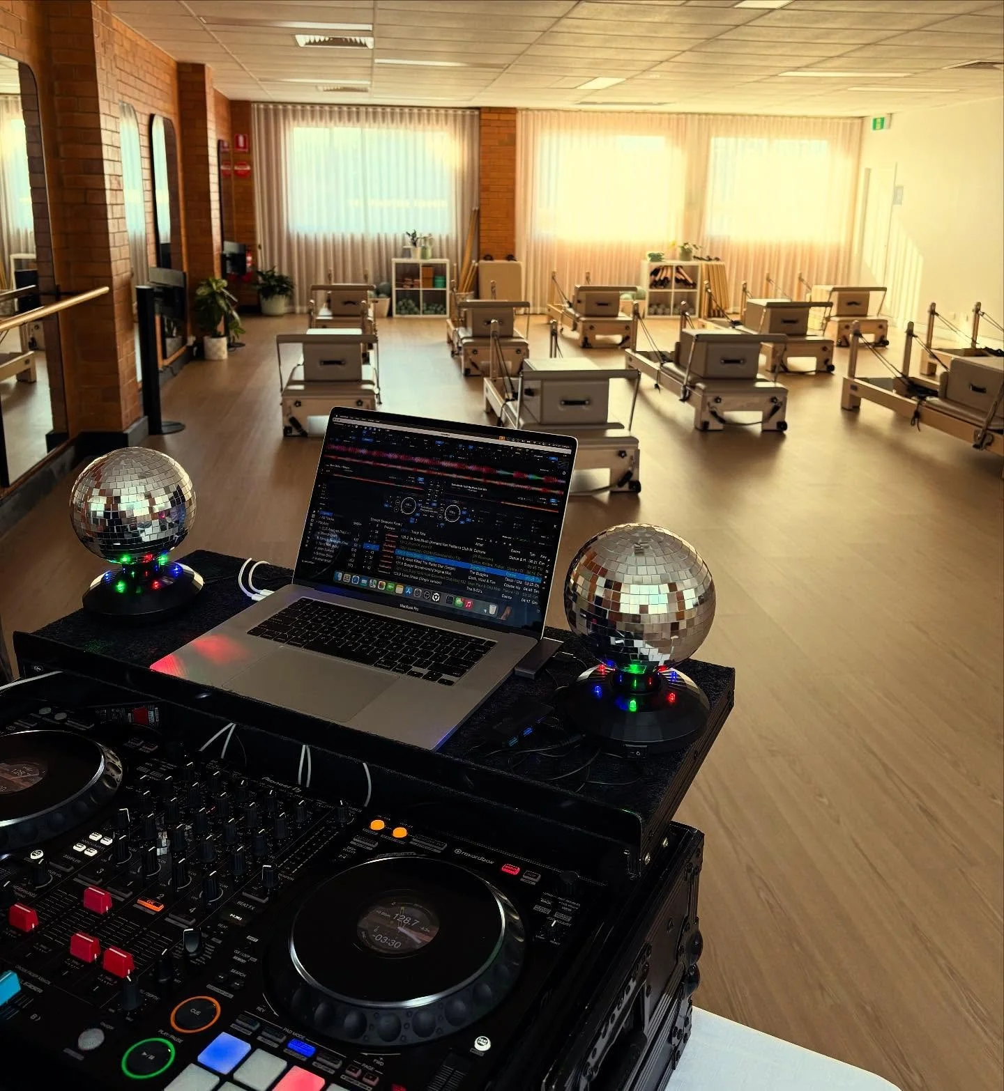 Ready, Set&hellip; Movement, Music &amp; Mimosas - we are so excited to bring you this incredible event 🙌 

Coming to the Stretch Collective tomorrow is a morning filled with good moves, good tunes and great times! 🪩

🤸🏻&zwj;♂️A dynamic fusion of