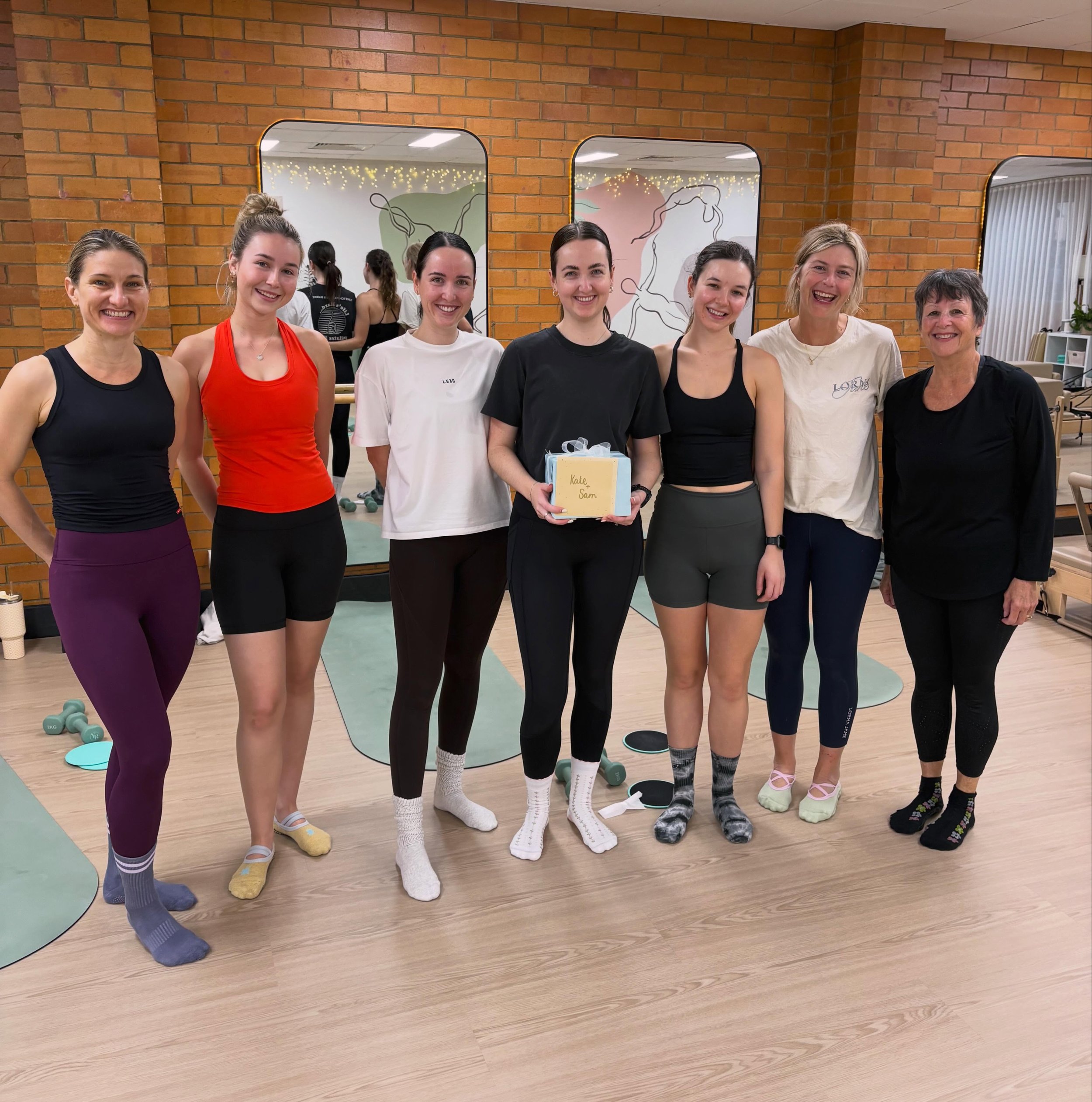 Last Barre class with our Kate before she walks down the aisle and becomes Mrs Radford! 👰🏻&zwj;♀️

The shakes were real this morning and these beautiful members will be feeling their legs for days! 

Wishing you so much joy and happiness Kate and S