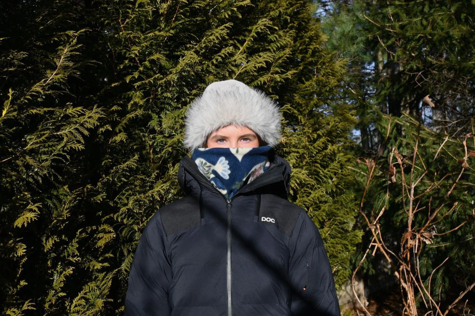 Rider in a gray beanie wearing the Freebird fleece neckie around their neck