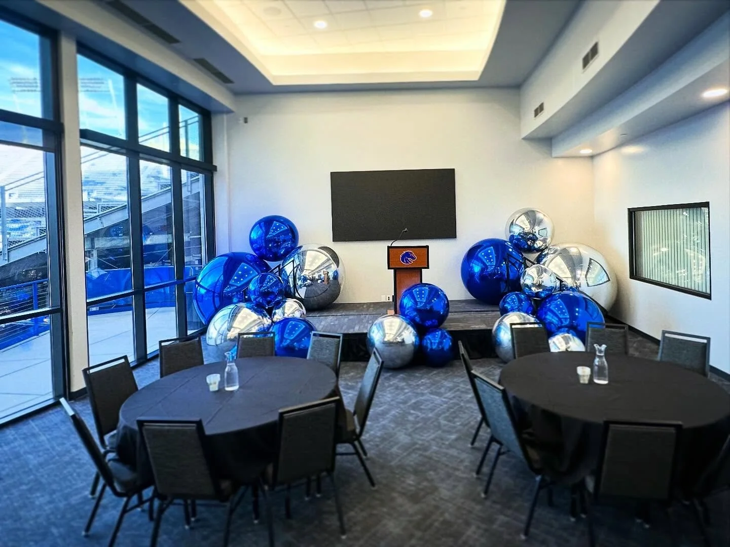 It was a privilege bringing the wow for Rock &amp; Armor as they celebrated their 2025 achievements at the Allen Hall of Fame at BSU. A stunning space, inspiring people, and the perfect backdrop for a signature Balloonscape. If you&rsquo;re ready to 