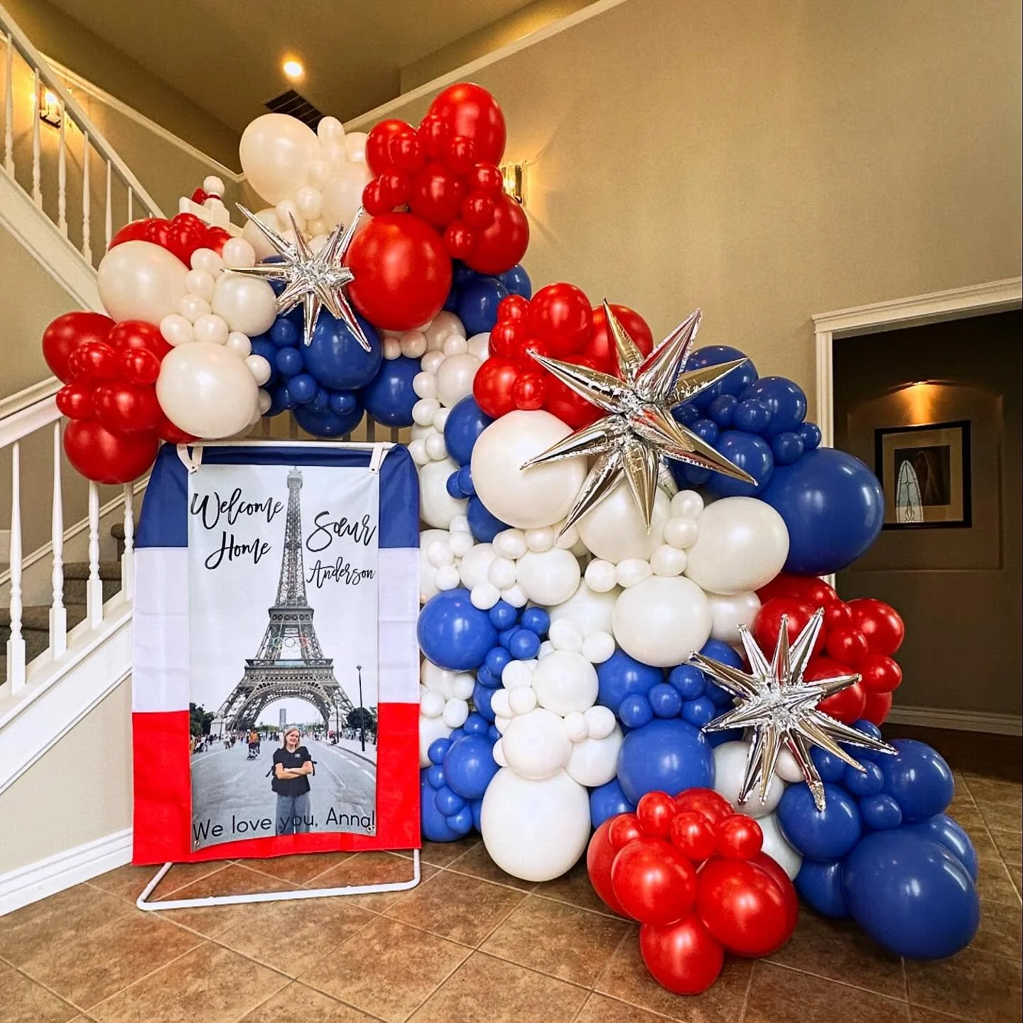 ✨ Homecomings are some of the sweetest milestones to celebrate.
Creating this joyful welcome‑home moment was such an honor&mdash;balloons have a way of turning a simple staircase into a memory that lasts.

Whether it&rsquo;s a graduation, a reunion, 