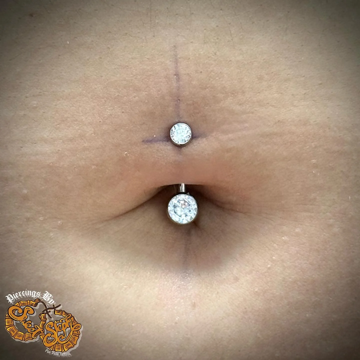 Clean and straight. Navel by @sweetpiercingsbysteph