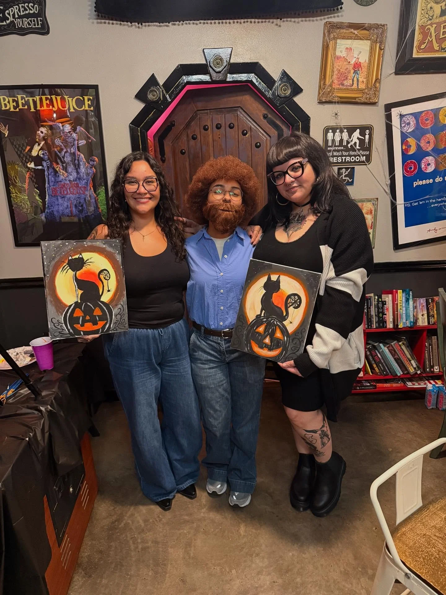 What a great time tonight at @borderlandespresso and their paint and sip. @stmonicaporvida and @sweetpiercingsbysteph did amazing! Special@aperance by @atomrodriguezz