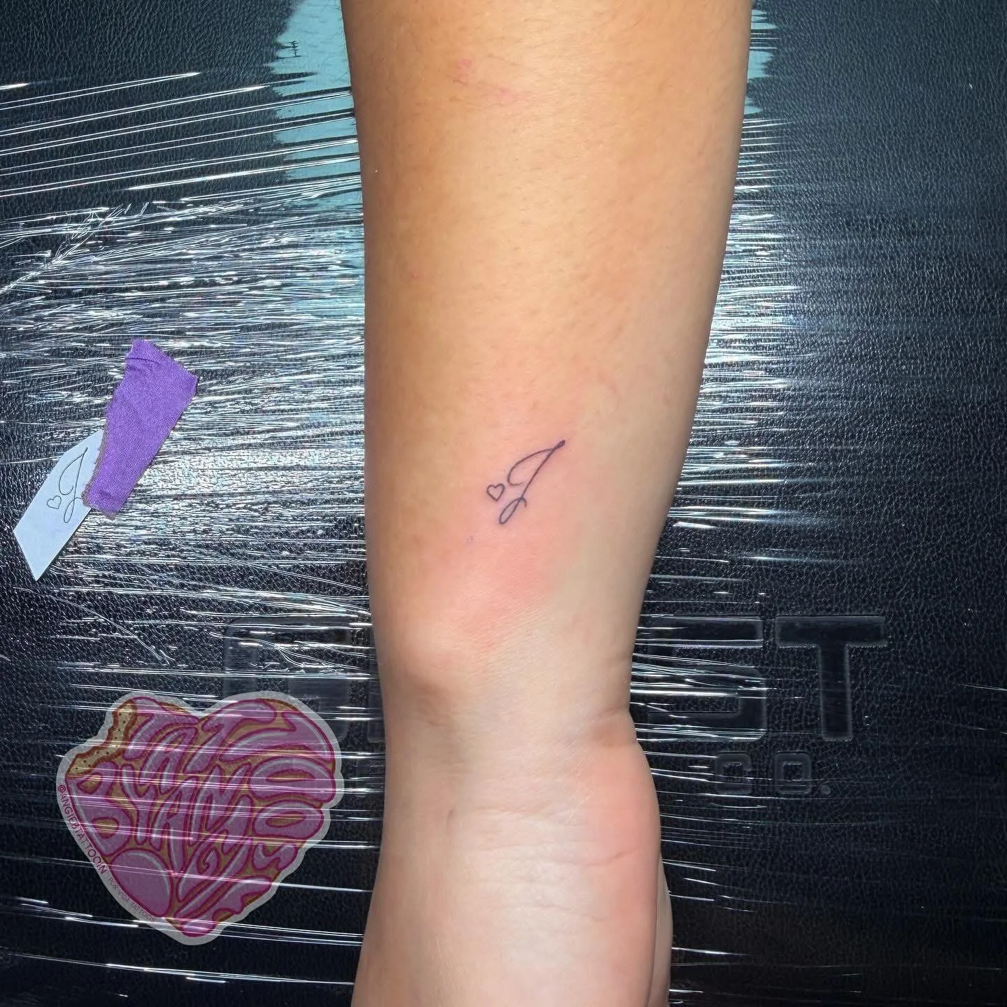 Small and dainty one by @angiebtattooin 
Walk ins welcome!