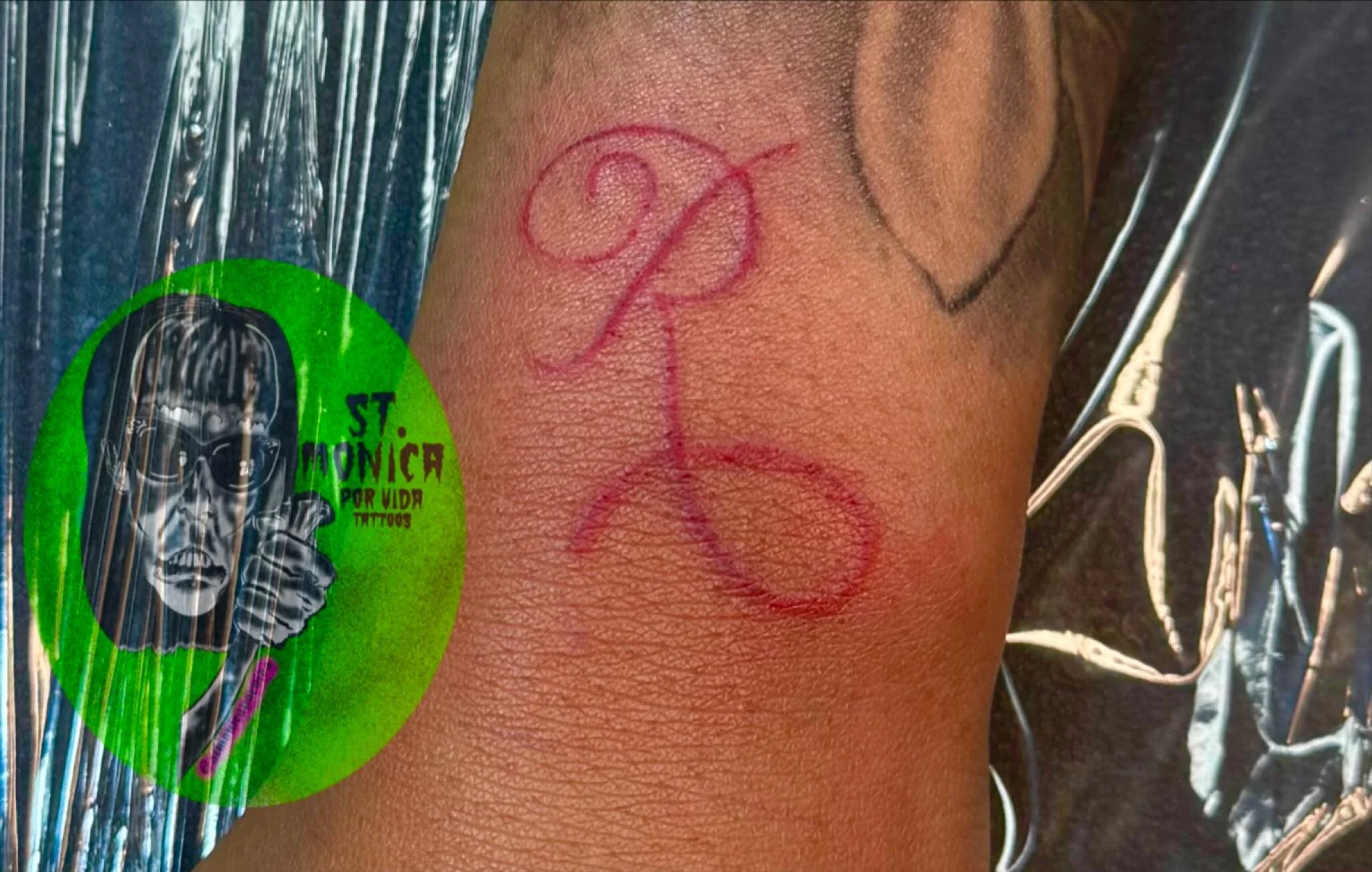 Little fine line action in red by @stmonicaporvida