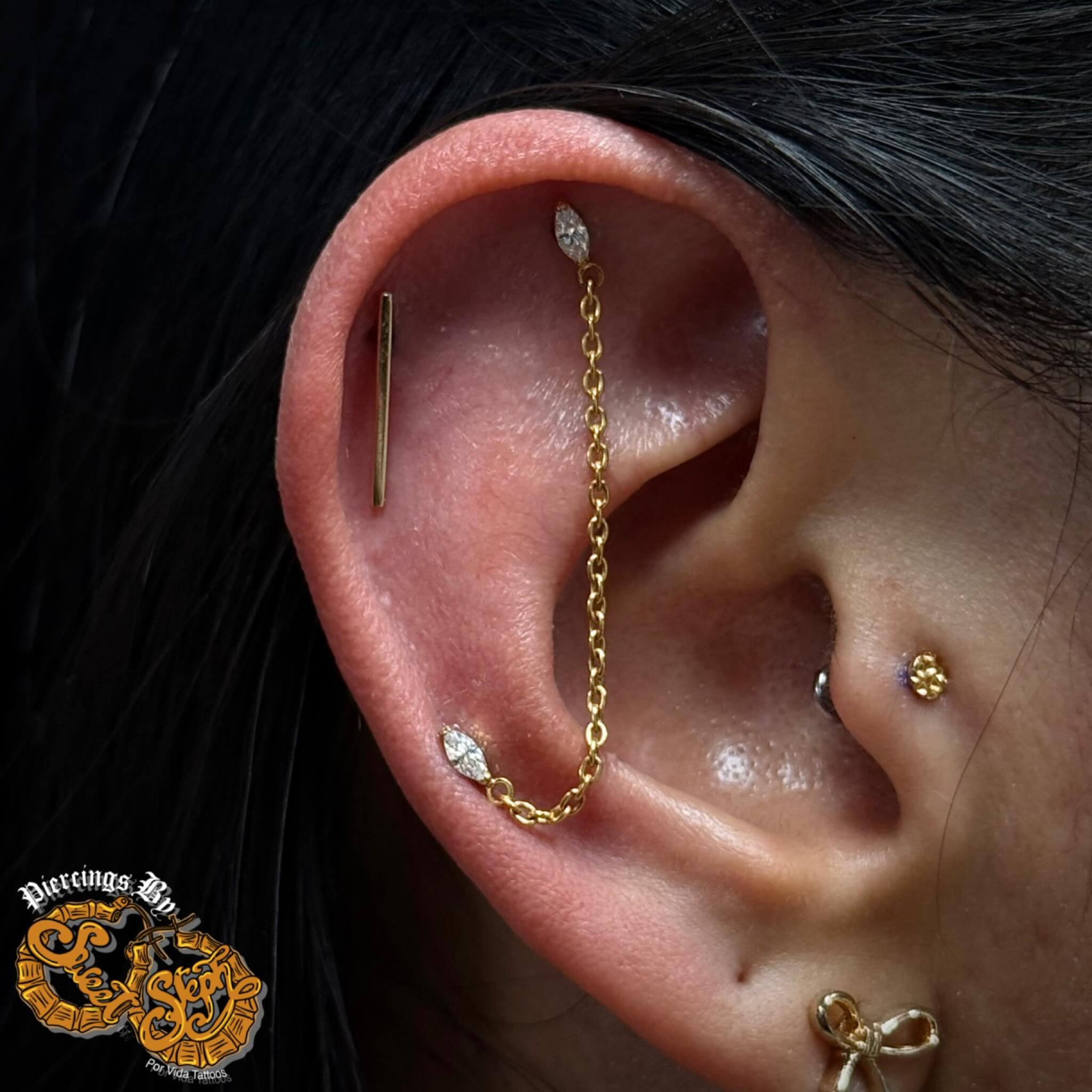 @sweetpiercingsbysteph in all week and ready to add some sparkle to your holiday look. ✨