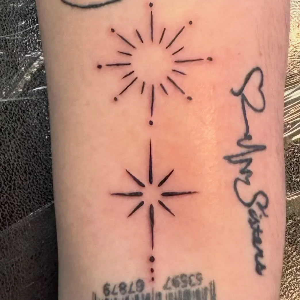 Little stars by @beeporvida. She&rsquo;s in at noon and taking walk ins.