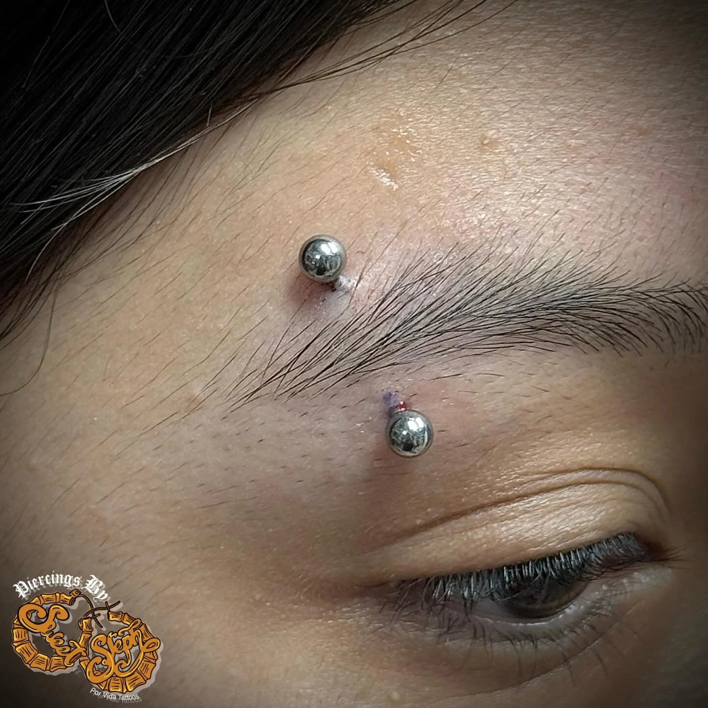 Clean eyebrow piercing by @sweetpiercingsbysteph