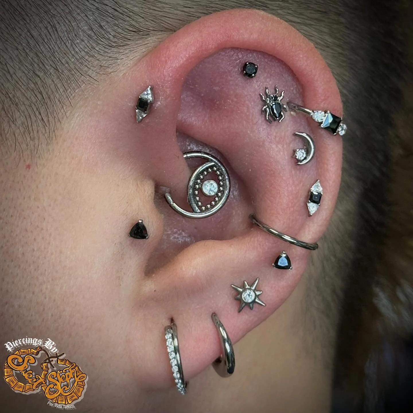 Pieces curated by @sweetpiercingsbysteph 

Get with the piercers to curate your piercings to fit your style.