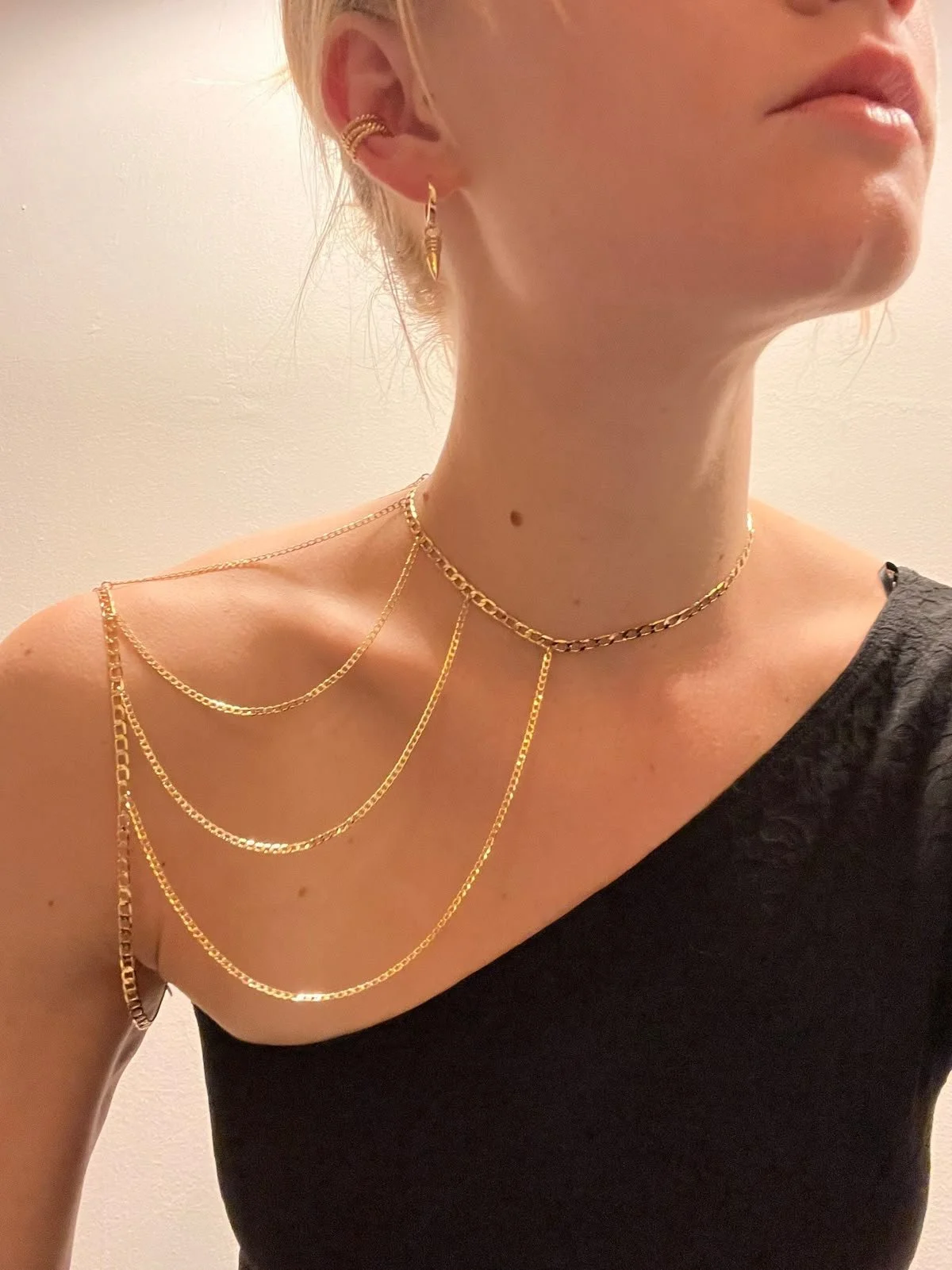 18.10.2026 - Shoulder chain choker 🫦⛓️