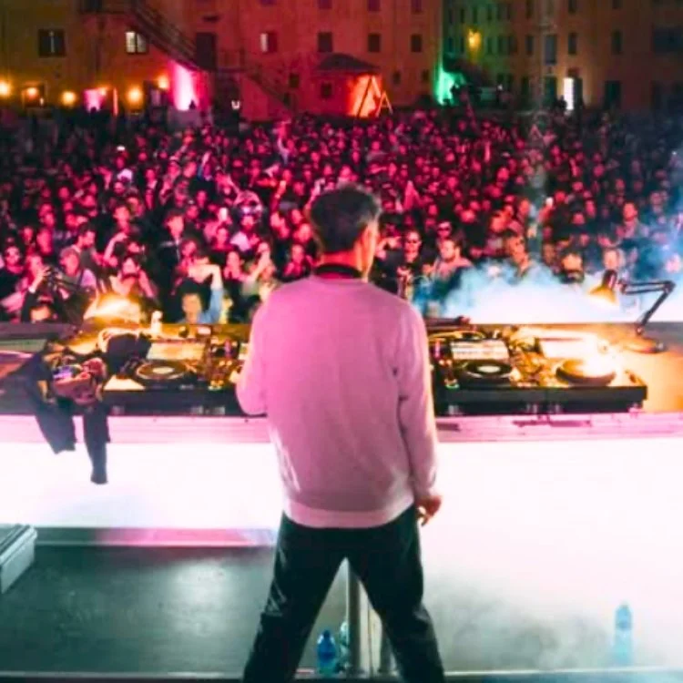 The 2026 “No Major Labels” Producer Playbook