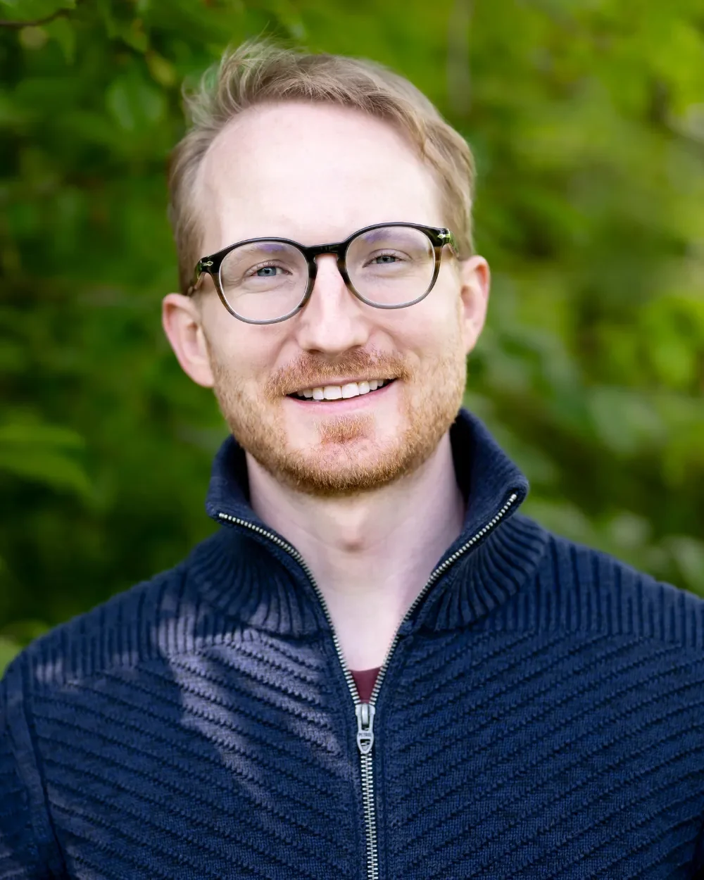 Simon Aeschbacher – Meditationslehrer mit über 15.000 Stunden Praxis. Kursleiter für Meditation, Achtsamkeit und Energetisches Heilen in Bern, Zürich, Luzern, Olten, Winterthur, Basel und Rapperswil-Jona.