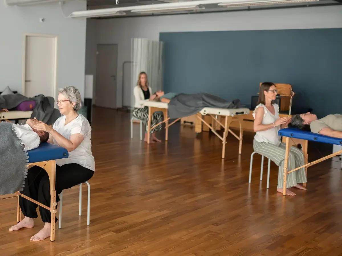 Gruppe arbeitet Olten konzentriert.webp