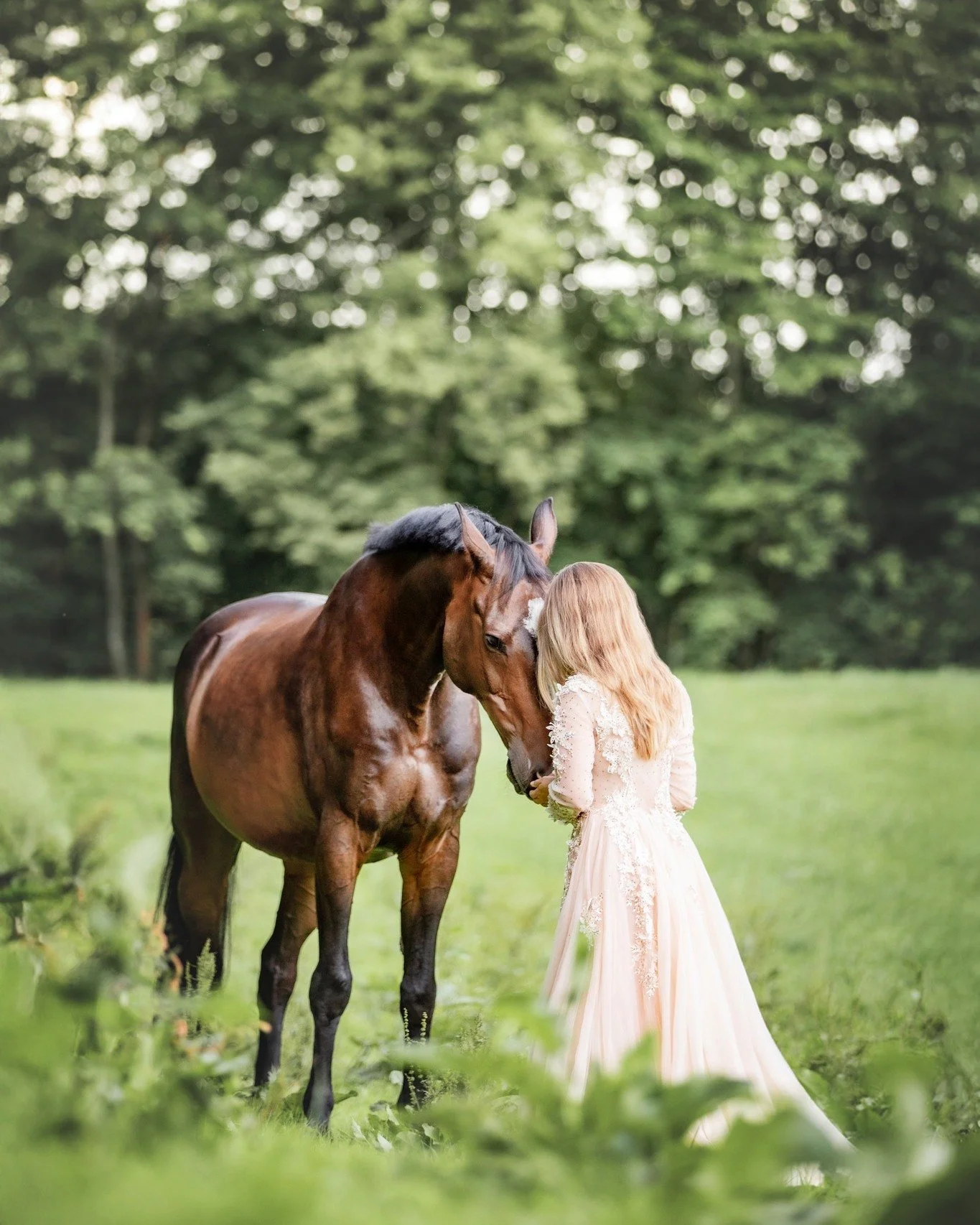 // Zaubermomente //
Ich vergleiche diesen Moment mit einer Geschichte. Denn die Zeit mit euch beiden war einfach nur zauberhaft und magisch.
>> Es war einmal ein Mädchen in einem glitzernden Prinzessinnenkleid., treu an ihrer Seite stand