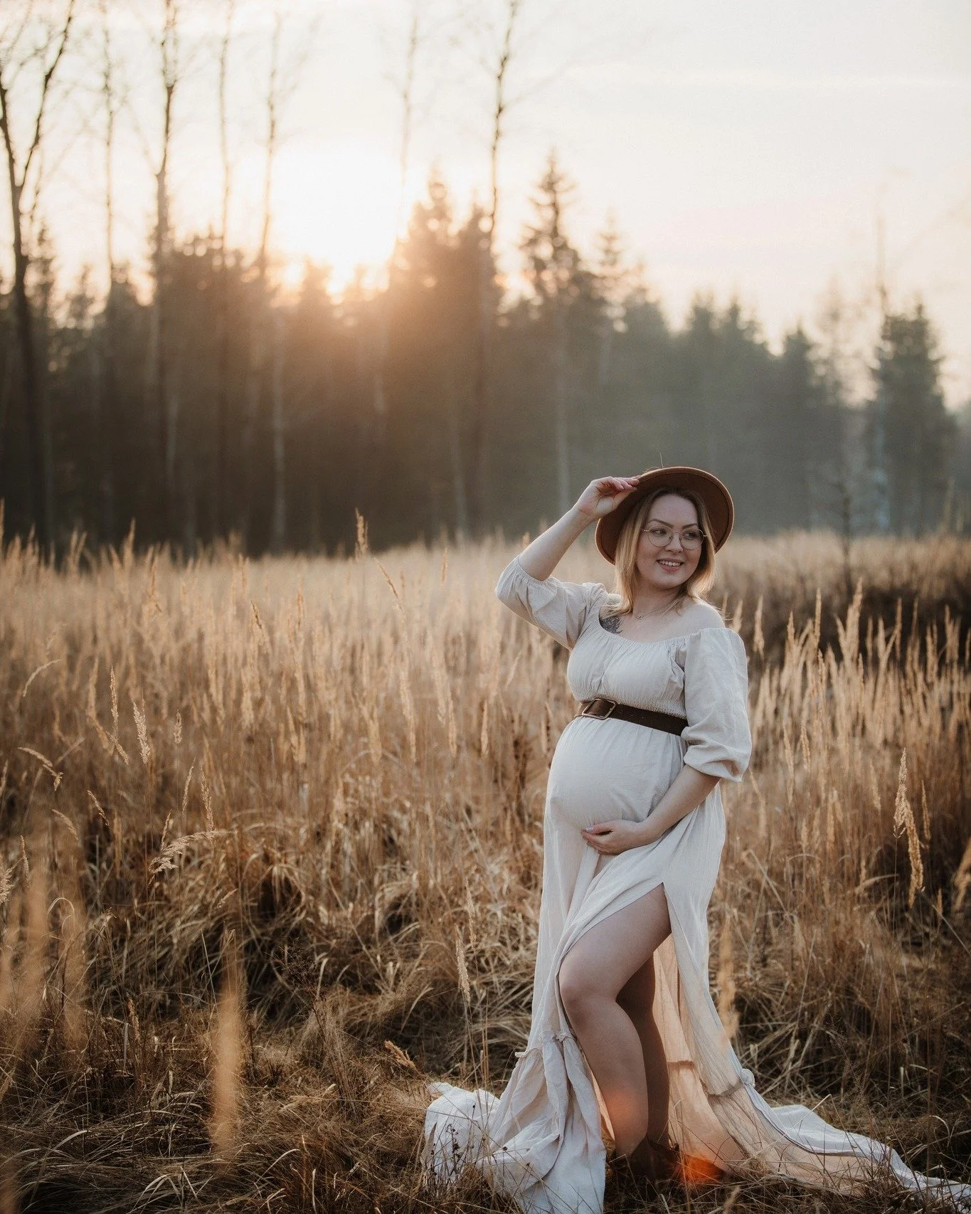 // Babybauchshooting //
Der goldene Oktober verzaubert mich immer wieder aufs neue mit seinen gelben Gräsern und goldenen Licht!
#Babybauch #autum #Liebe #Wärme #sonnenuntergang #licht #Mutterliebe #Schwangerschaft #UnvergesslicheMomente