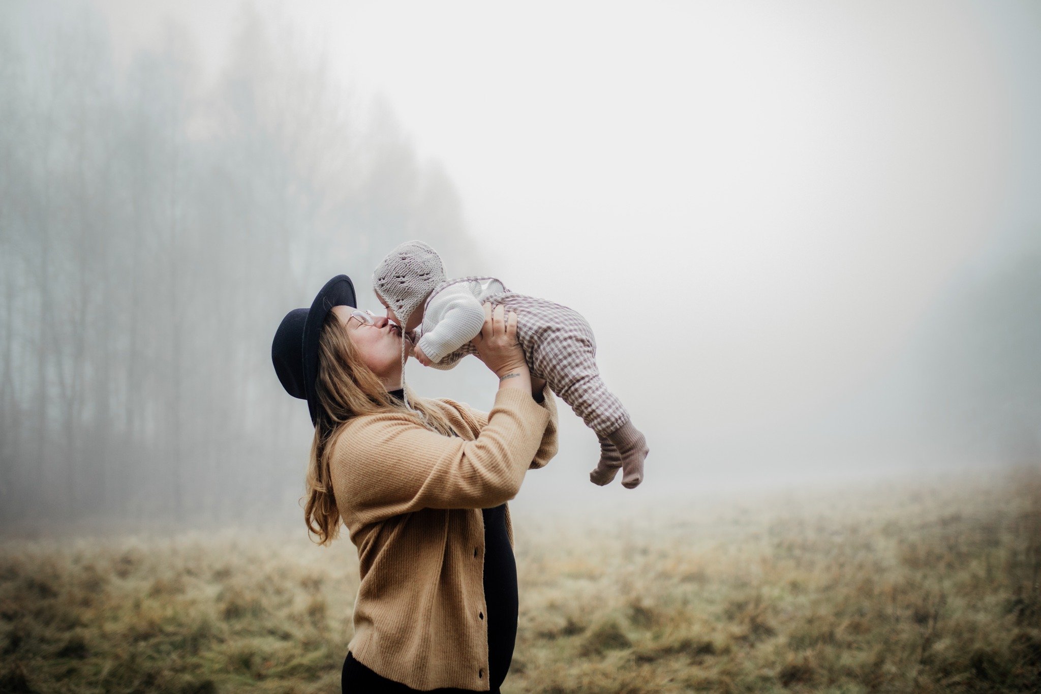 // Motherhood //

#kinderfotografie #outdoorfotografie #familienfotografie #liebe #kinderaugen #herbst #nebel #erleben #familienzeit #abenteuer #entdecken #zittauergebirge #oberlausitz #fotografin

*Foto entstanden bei einem Coaching von @lichtbildku