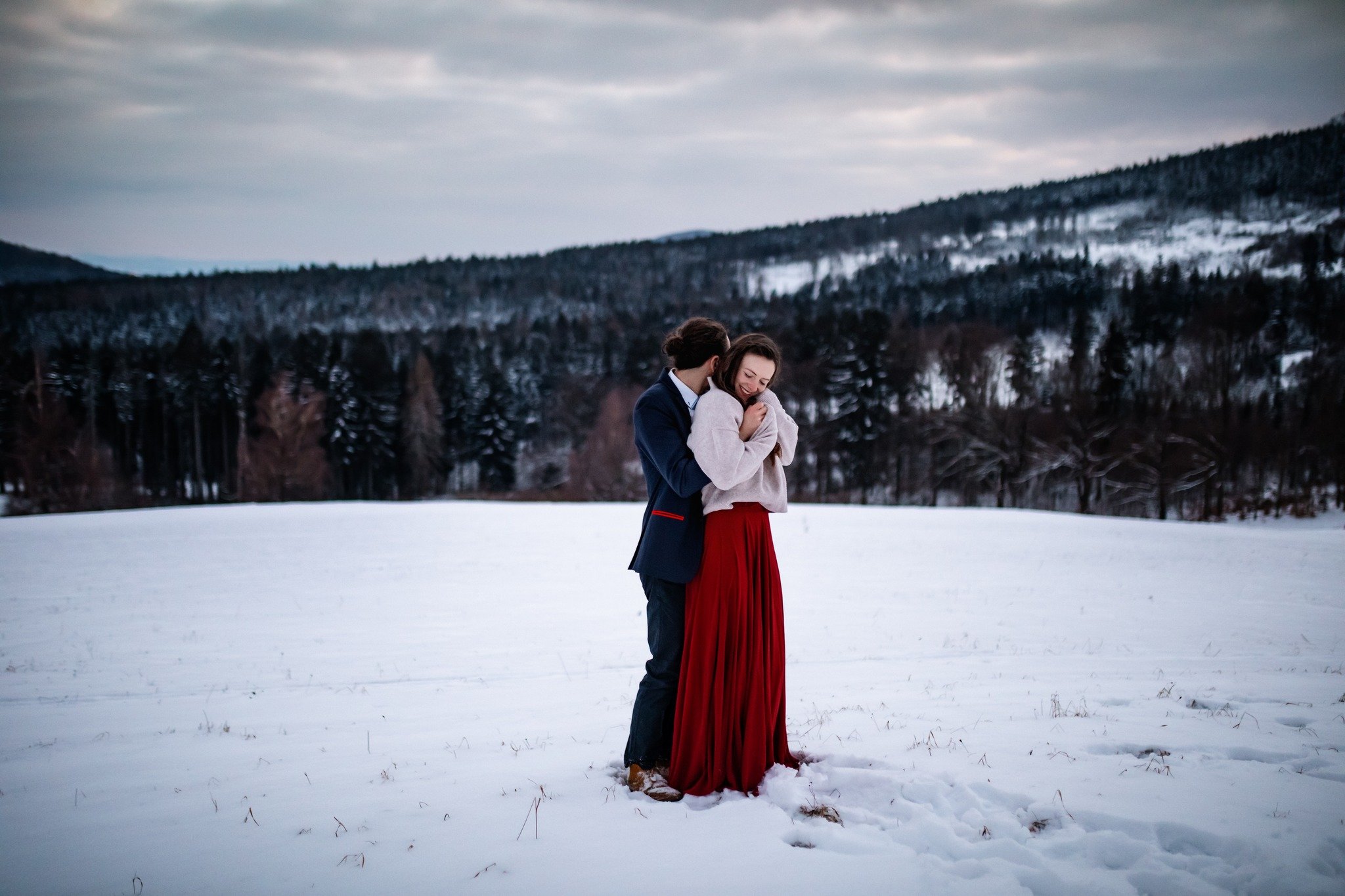 // Wintershooting//

Du liebst echte Momente, W&auml;rme und Gef&uuml;hle, die man sieht? 🤍❄️
Dann lass uns genau das gemeinsam festhalten.
Ob Schnee, Natur oder ganz nah bei dir &ndash; ich schaffe Bilder, die nicht gestellt wirken, sondern echt si