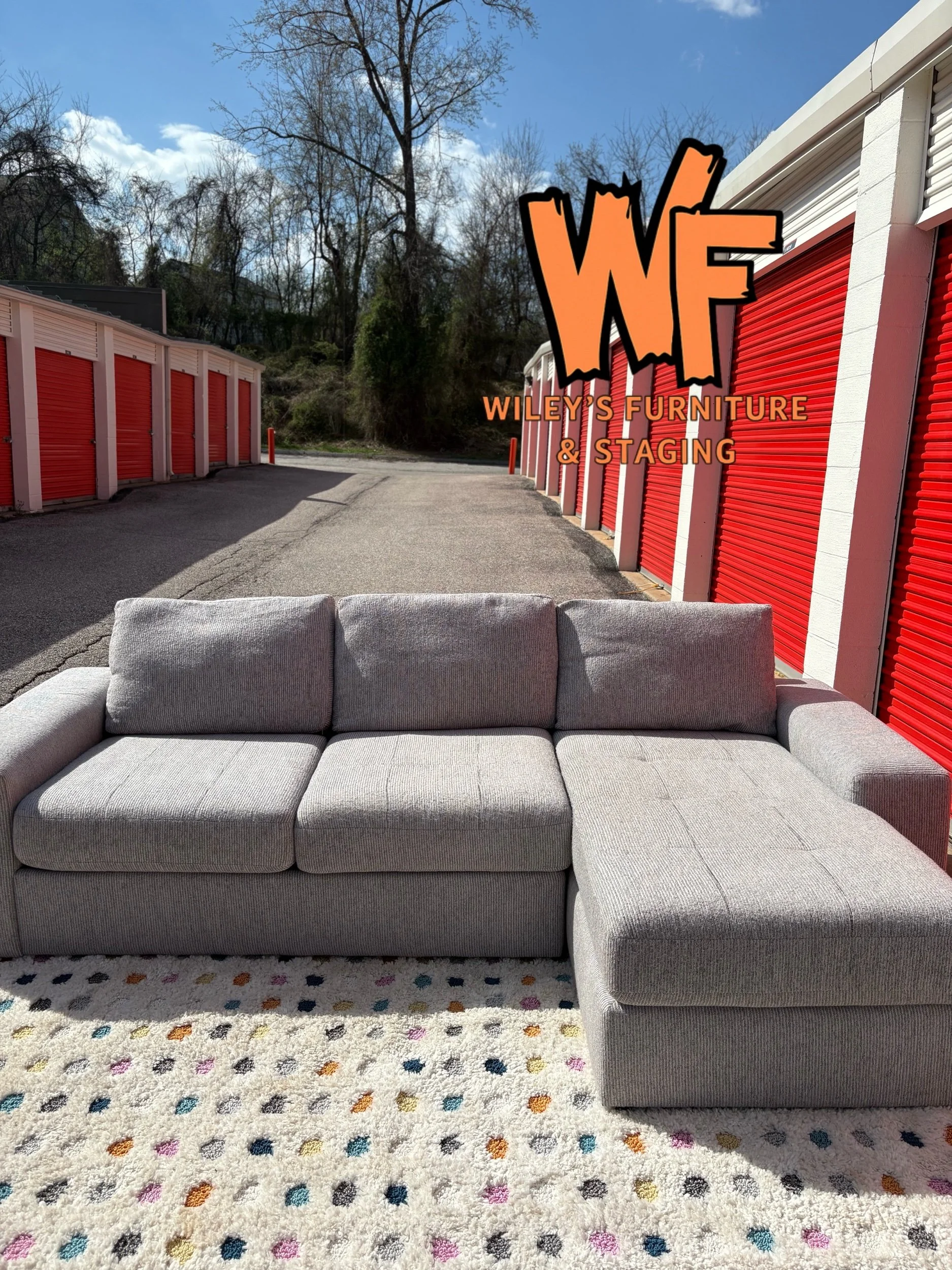 Gorgeous ! Value City 2 Piece Sectional Set