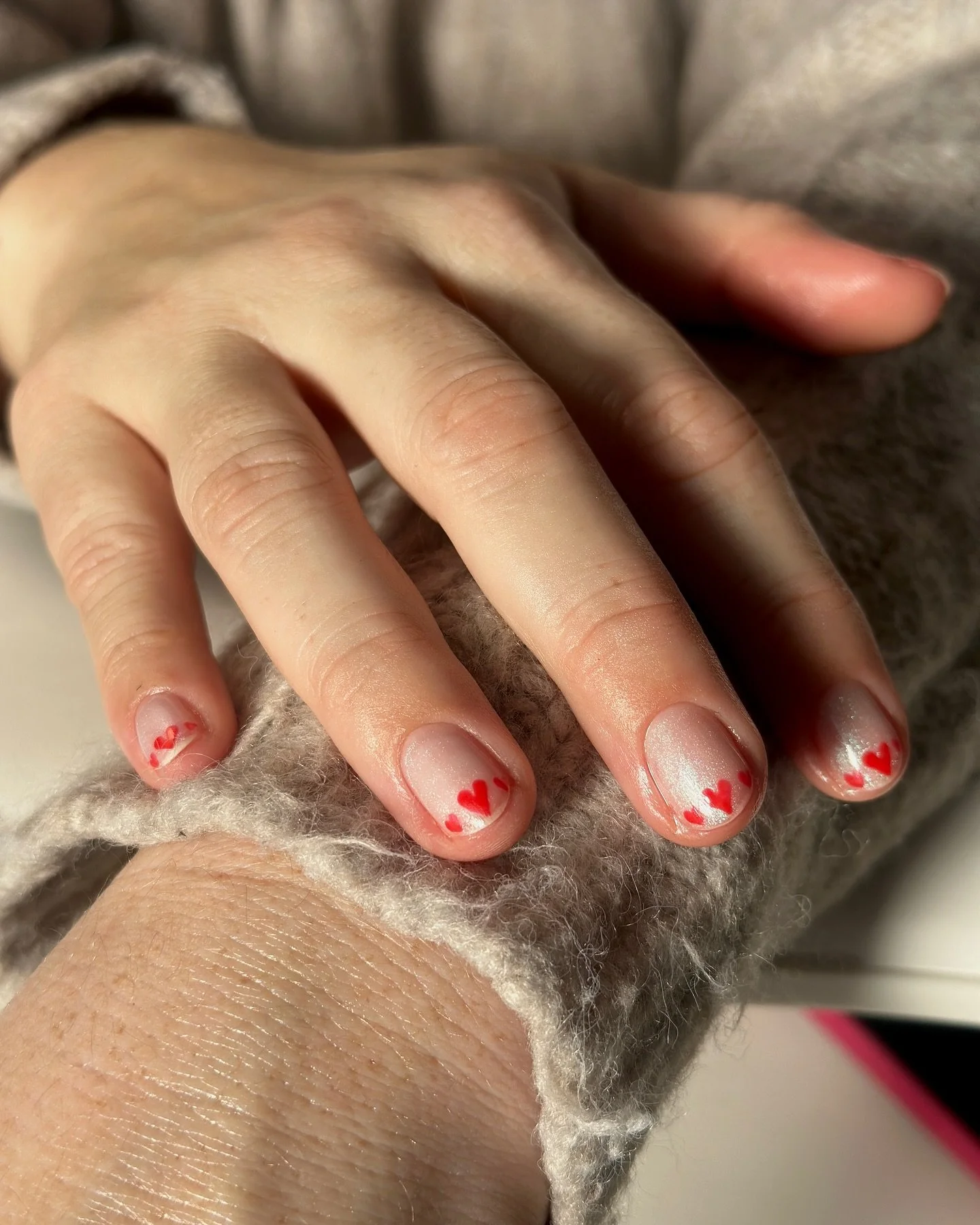A little valentine situ but glaze it up❣️! 

#valentinesday #valentinesinspo #valentinesnails #cutehearts #shortnails #opinailsuk #opi #nails #opigelcolor