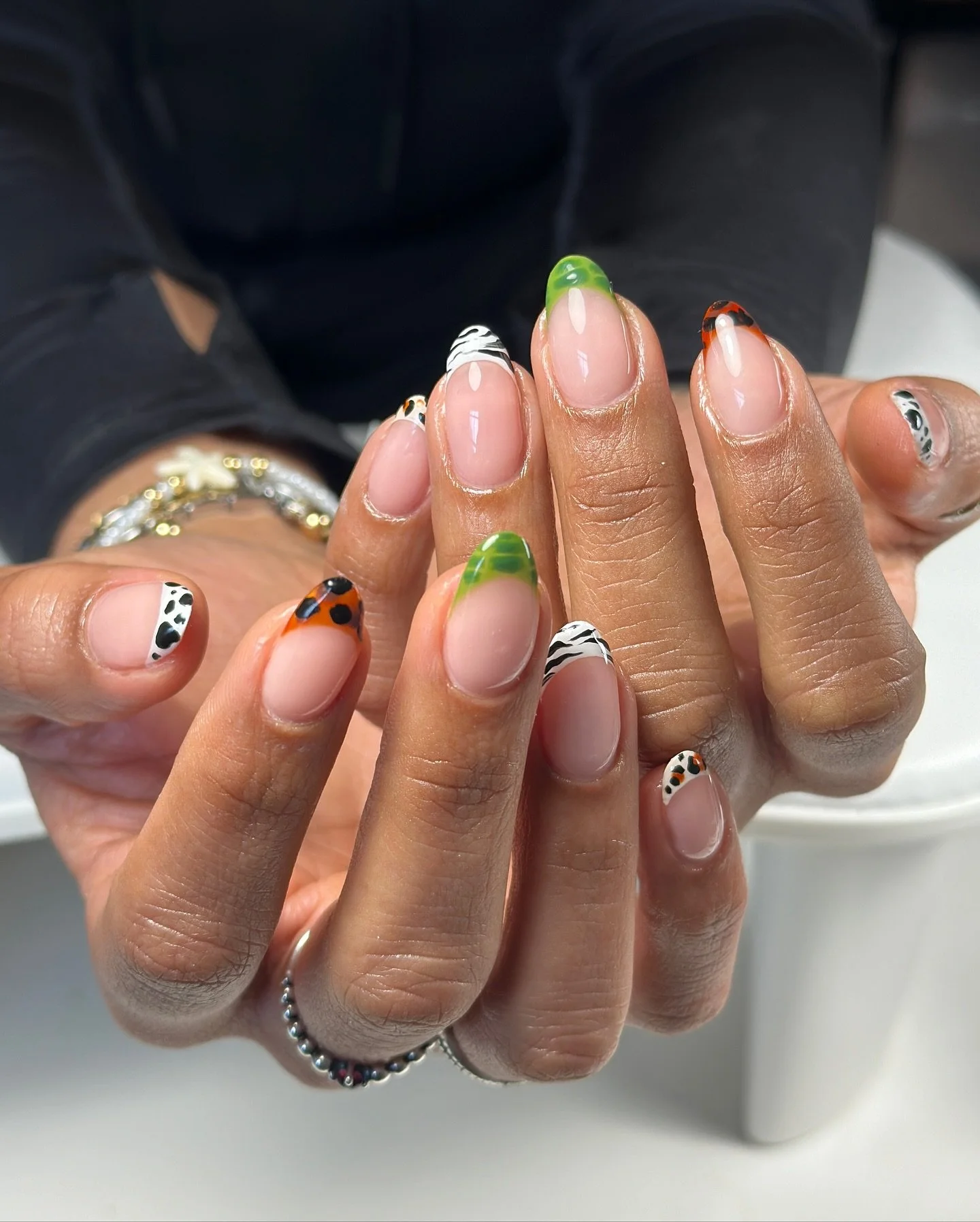 You said you would like Animal print / Safari vibes? I got you girl 😉! 🐾🌴 

#nailart #safarinails #cutenails #nailart #frenchtip #intricatenails #naildesign