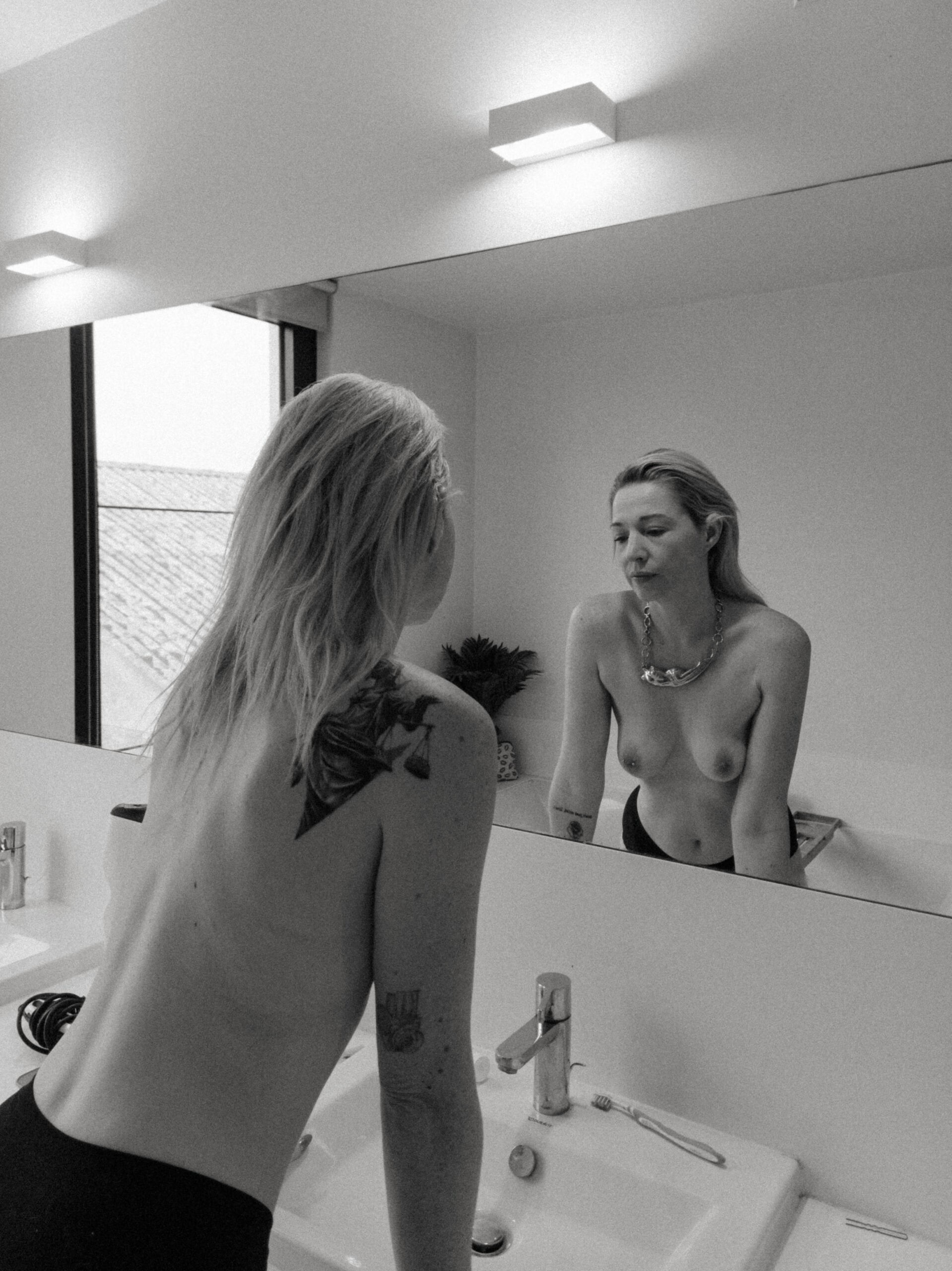 Intimate Portrait Photography From the Comfort of Your Own Home