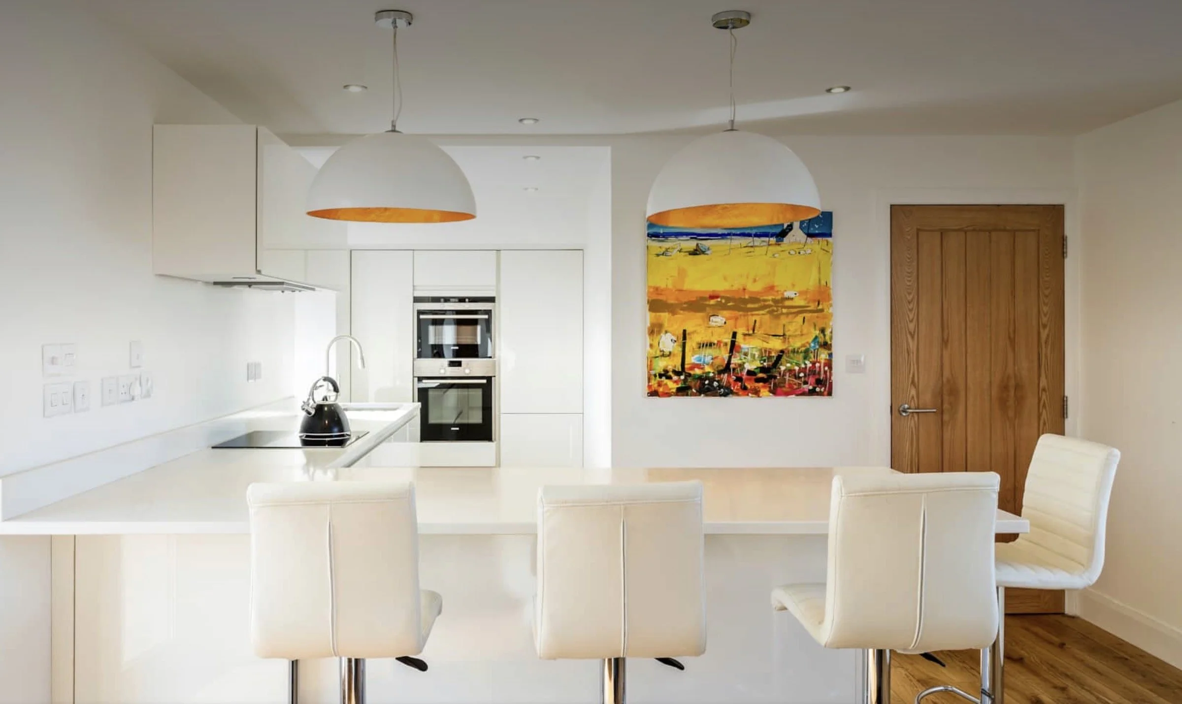 Contemporary kitchen combining clean-lined cabinetry, natural finishes and a light, open-plan layout.
